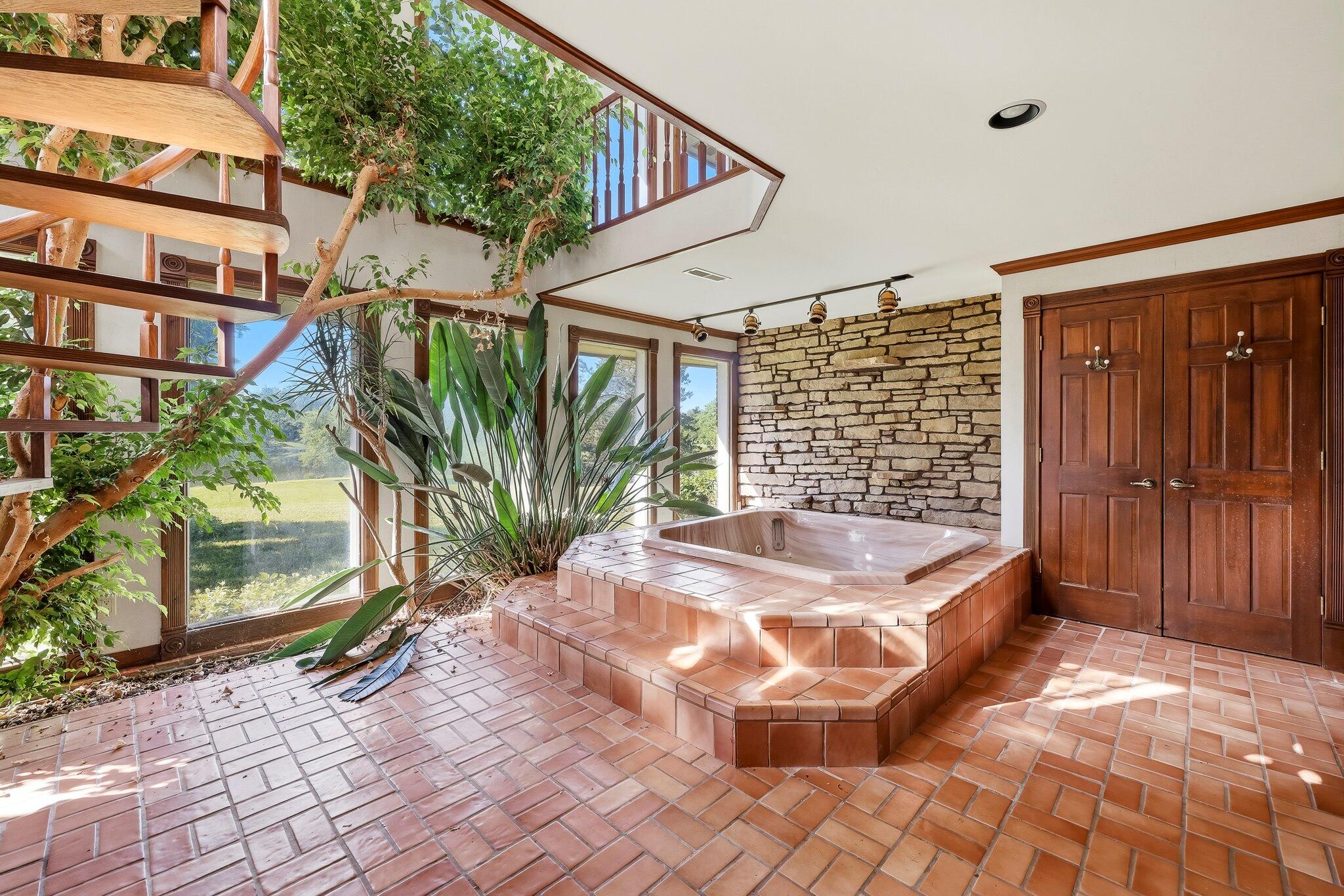 2552 South Skyline Drive Property Photo 19