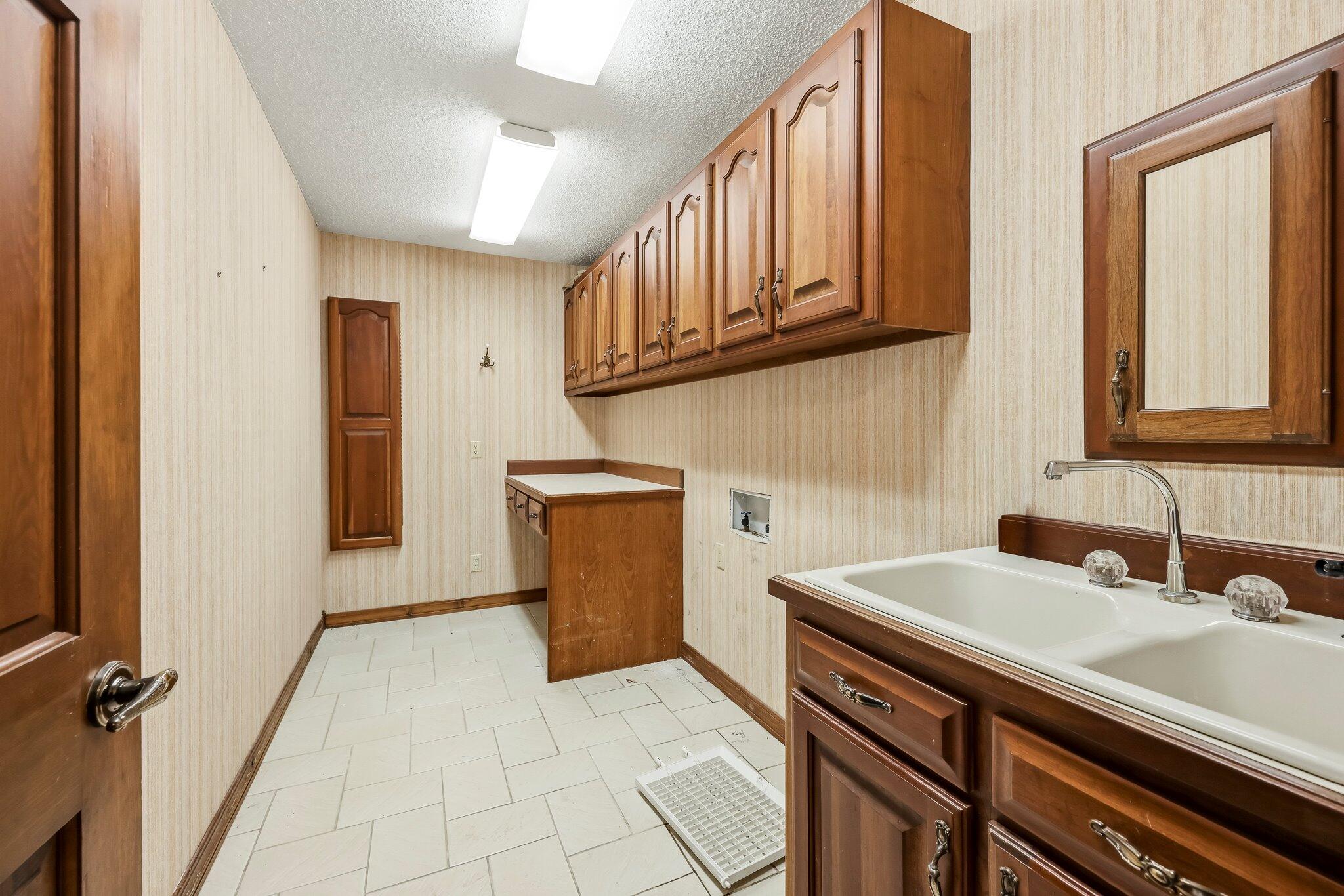 2552 South Skyline Drive Property Photo 35
