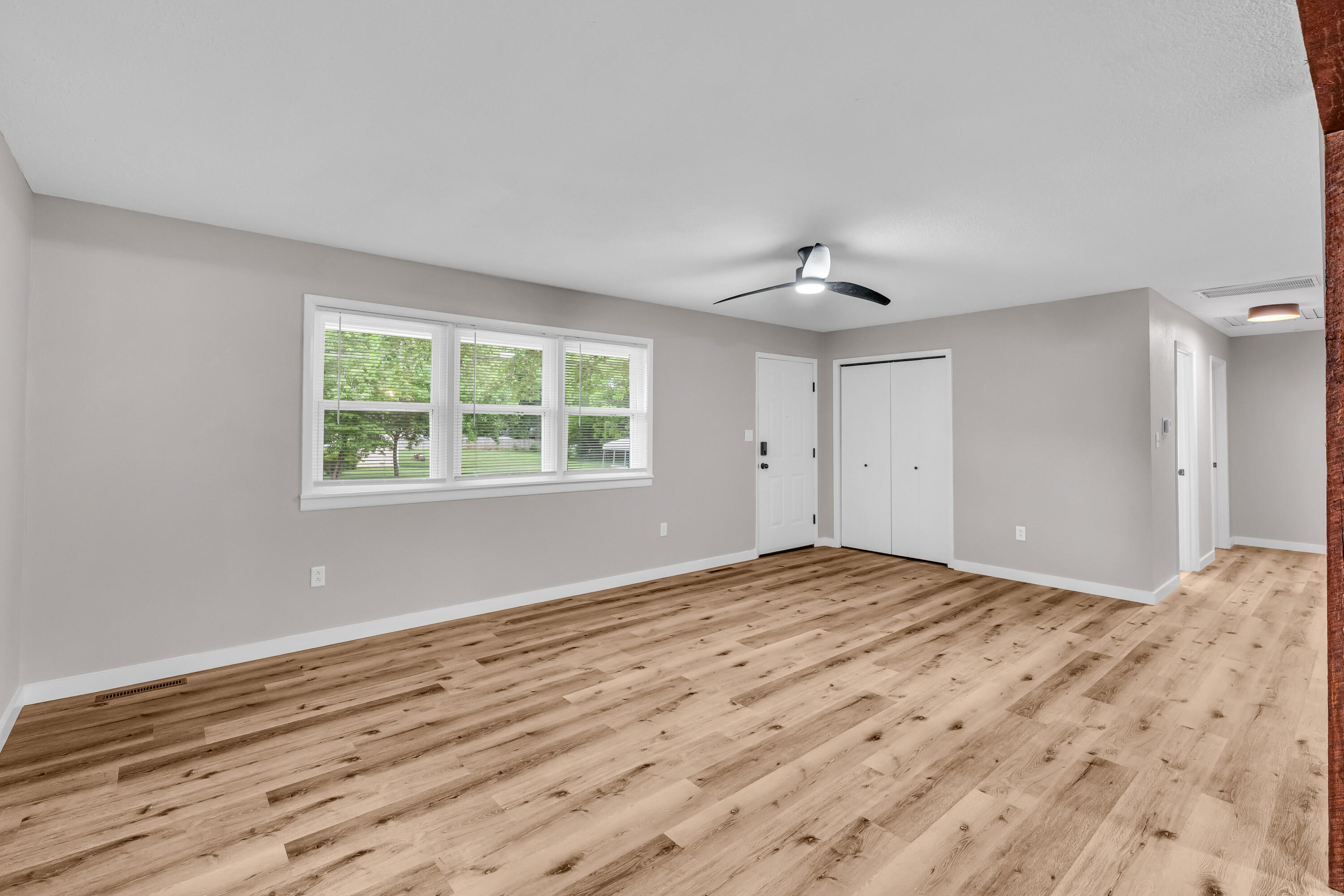 1907 Debra Drive Property Photo 4