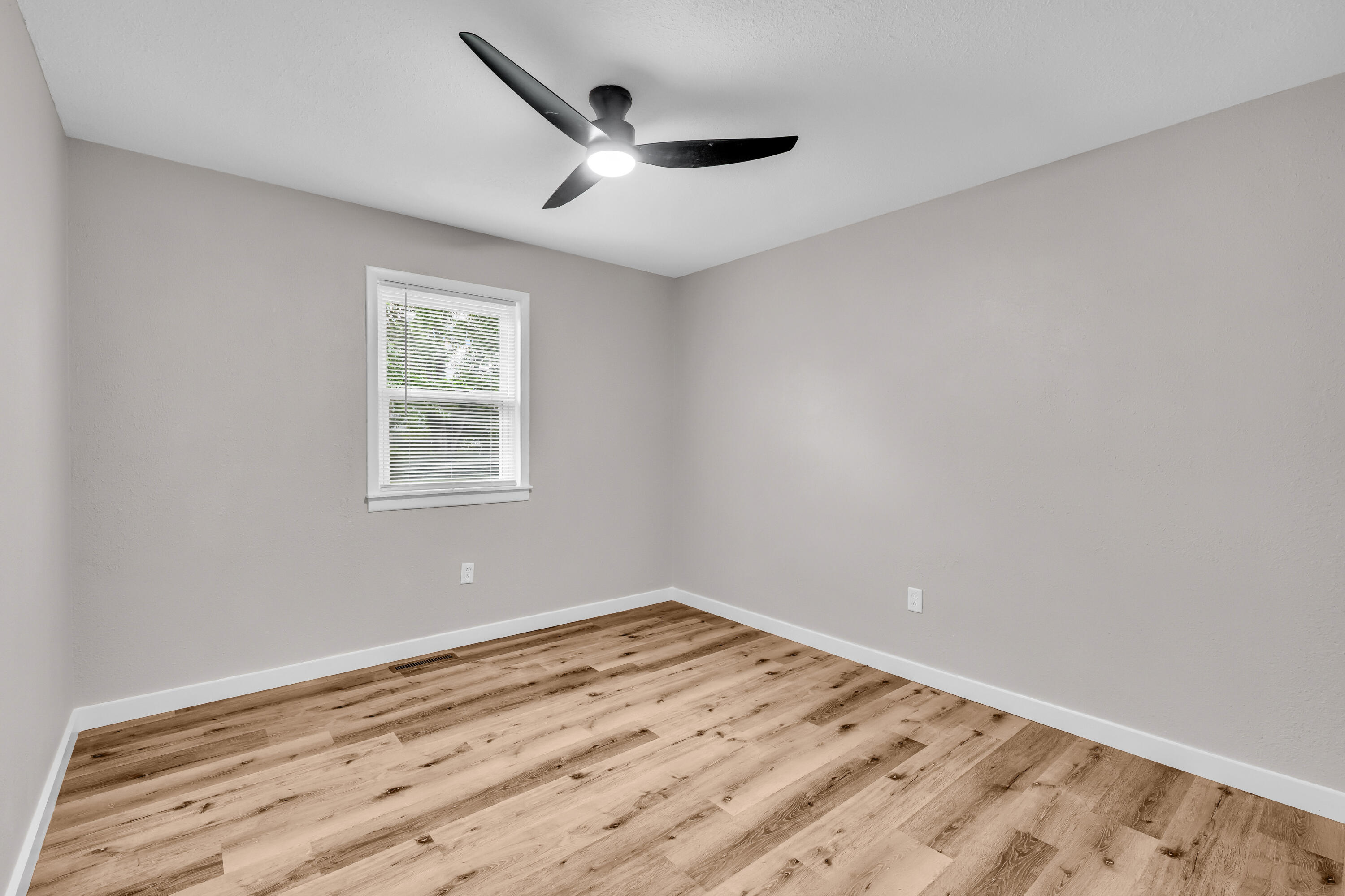 1907 Debra Drive Property Photo 14