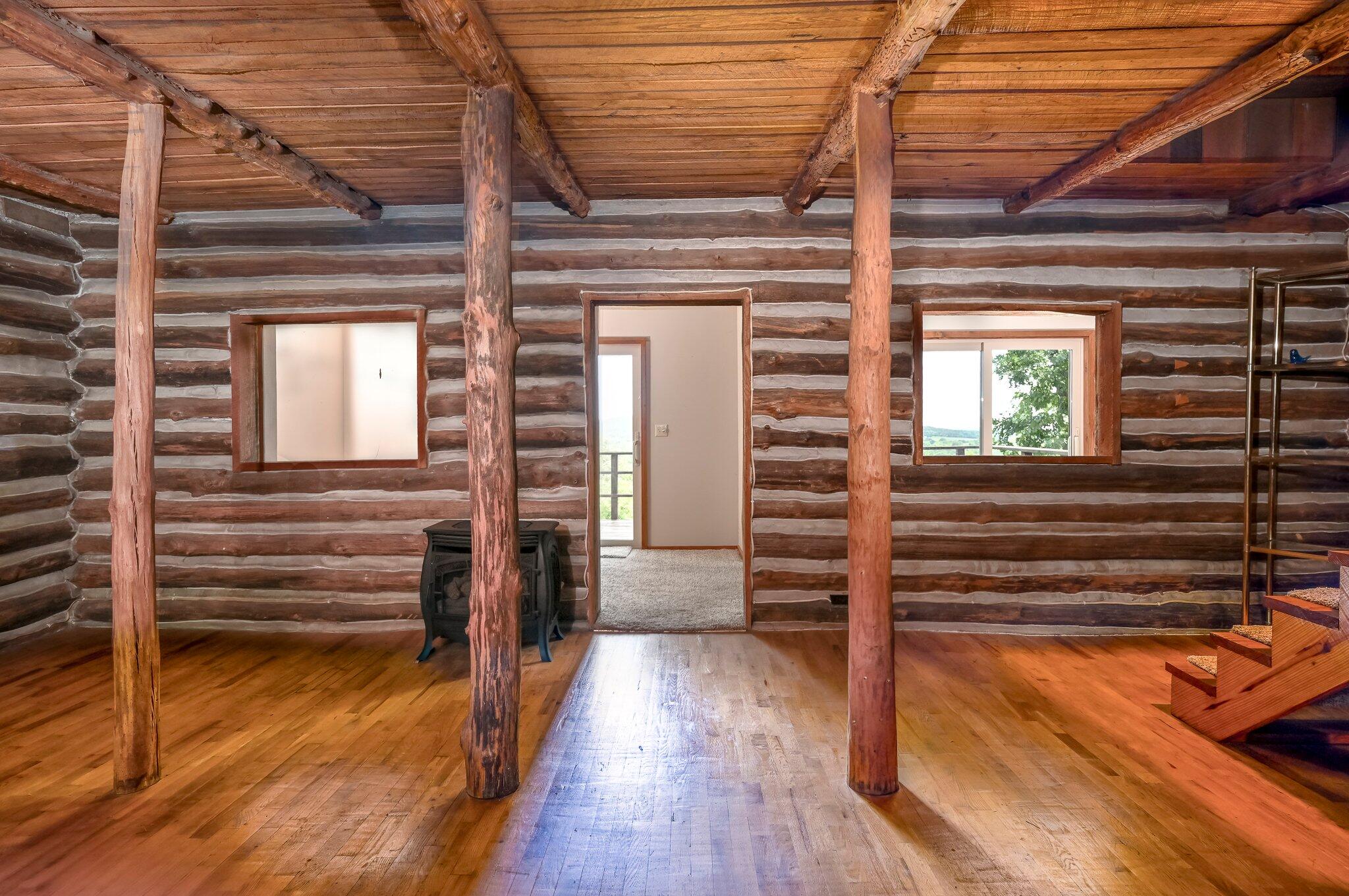 21006 State Highway E Property Photo 5