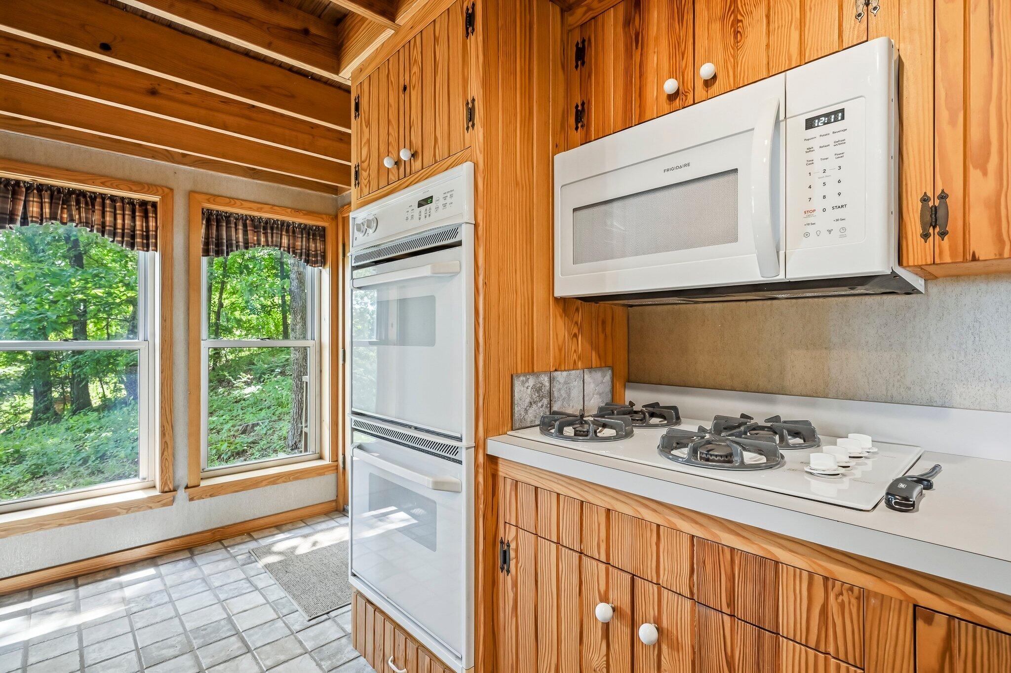 21006 State Highway E Property Photo 15