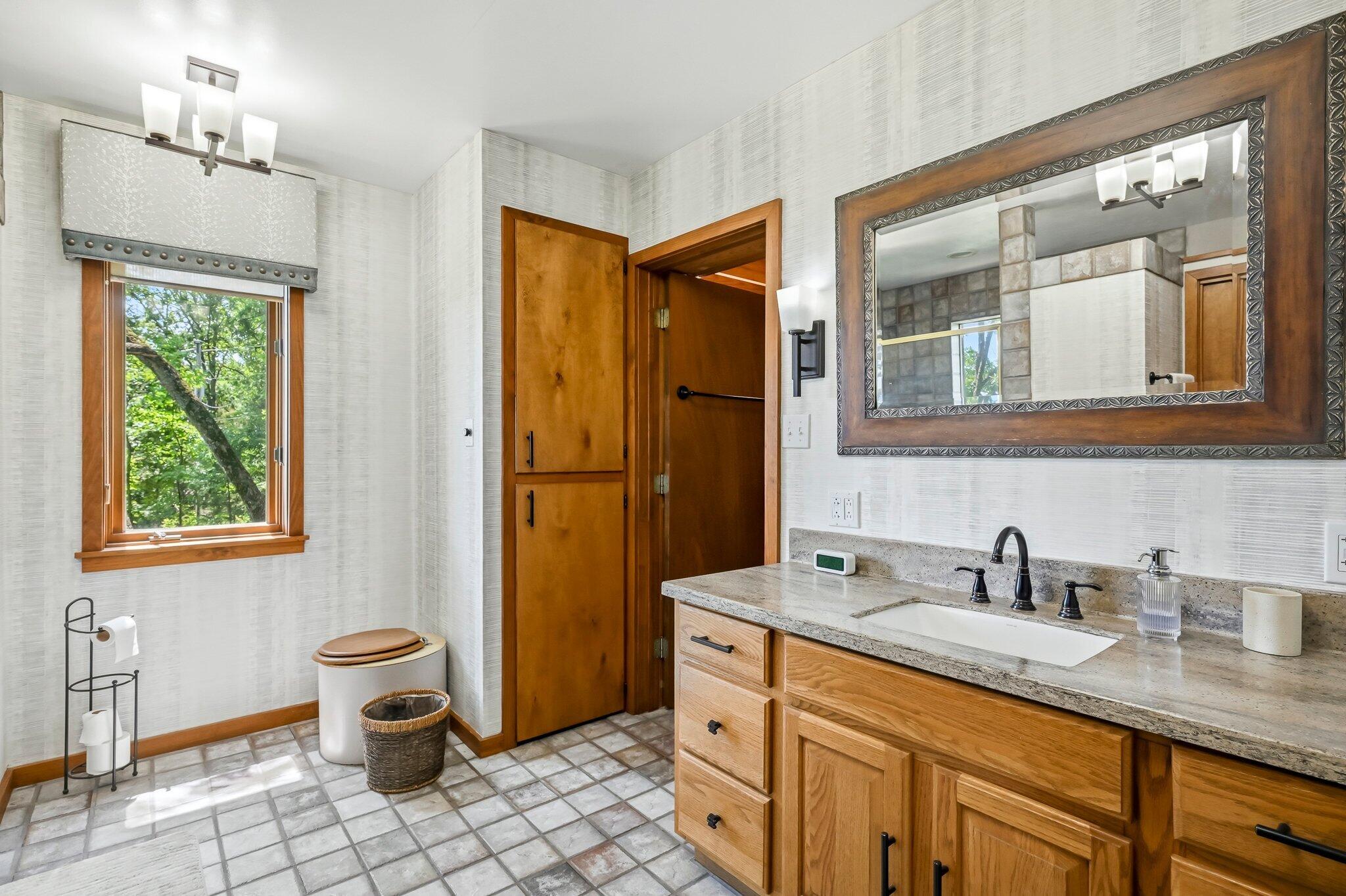 21006 State Highway E Property Photo 17