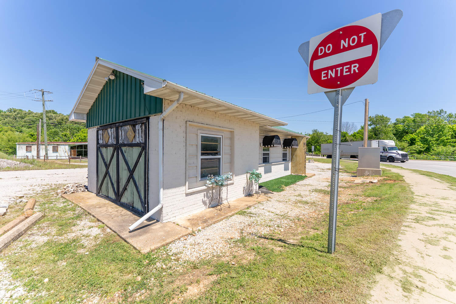 15 Main Street Property Photo 16