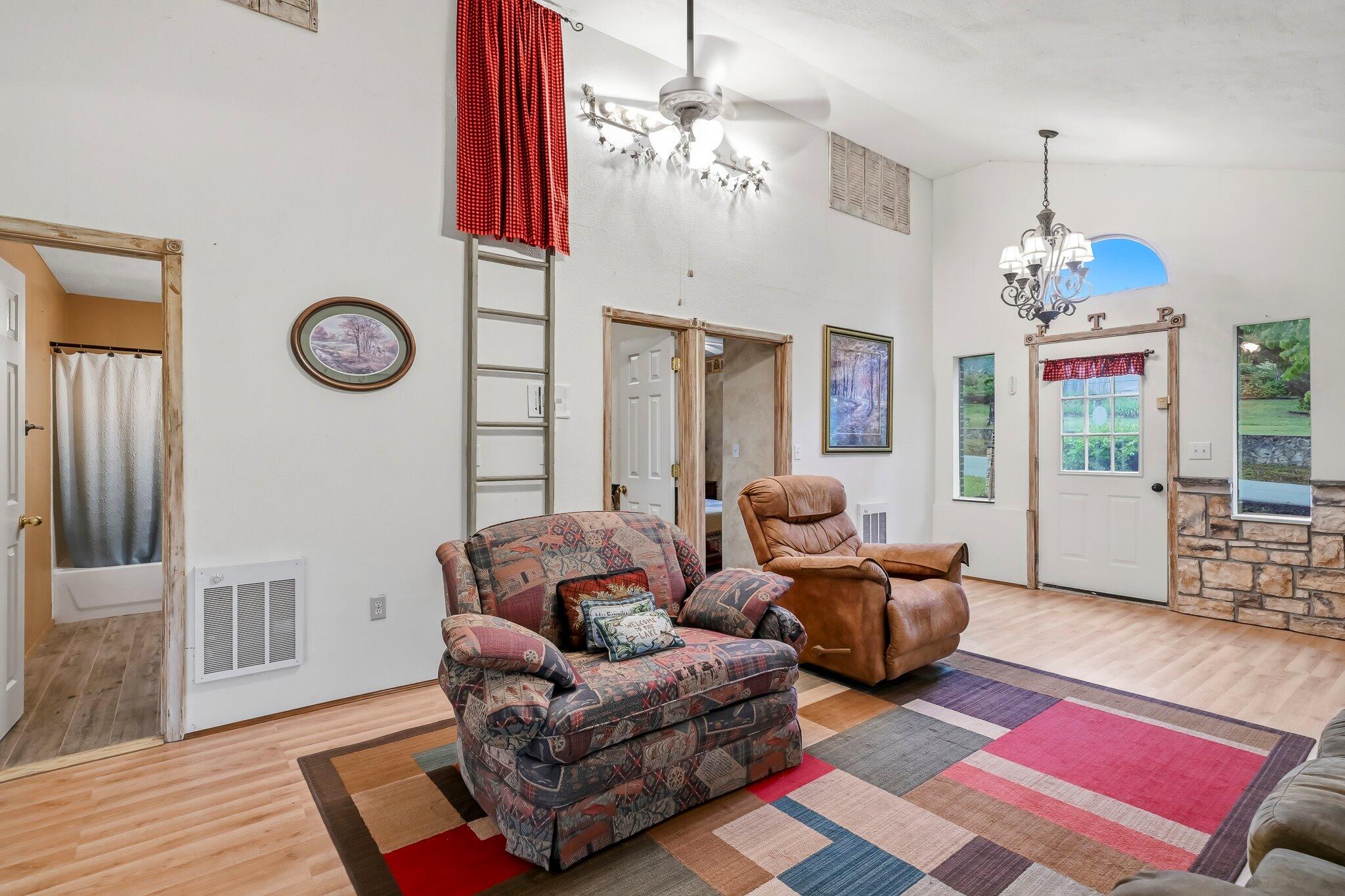 121 Cedar Street Property Photo 5
