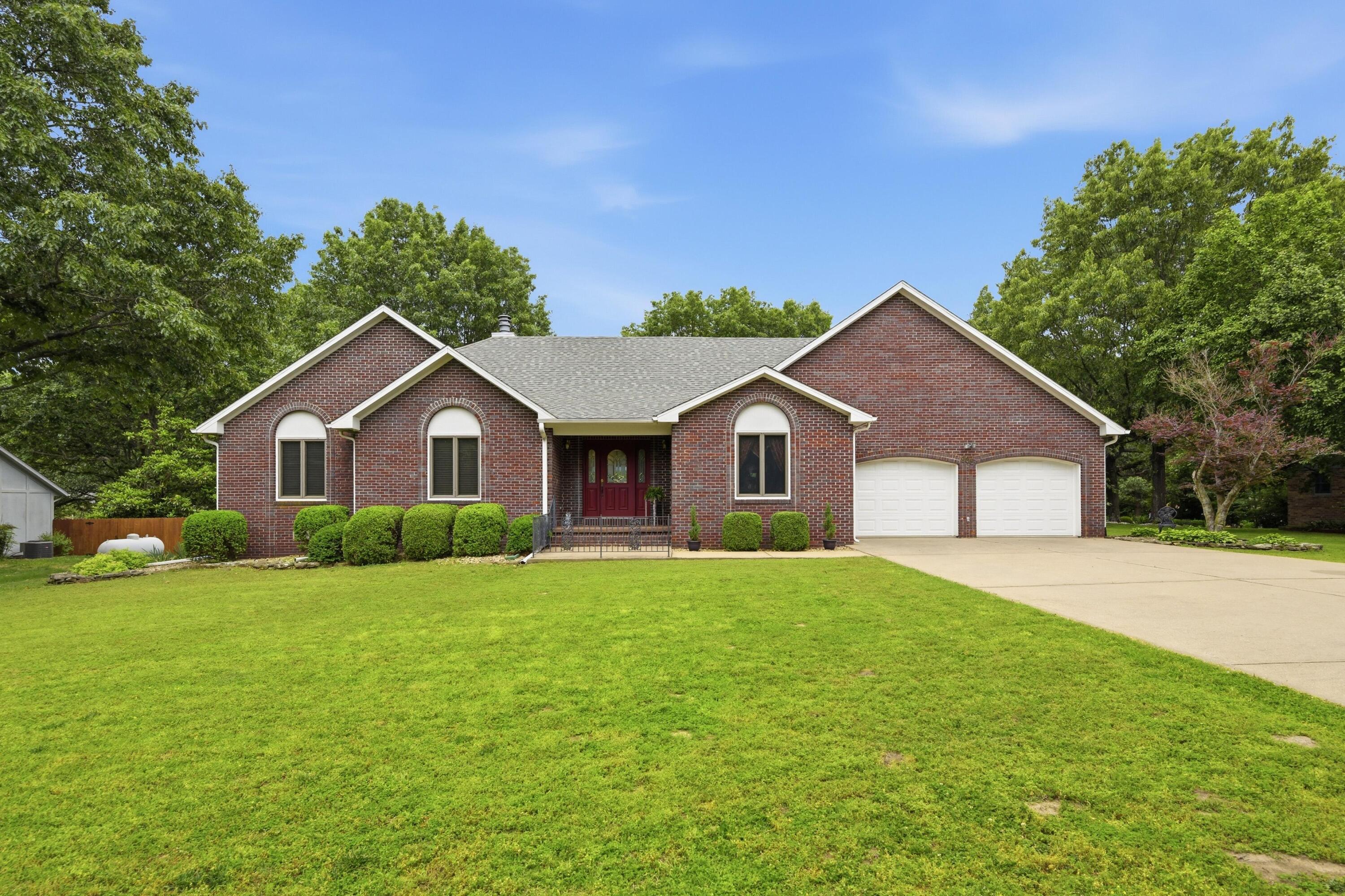 905 Macy Drive Property Photo 1