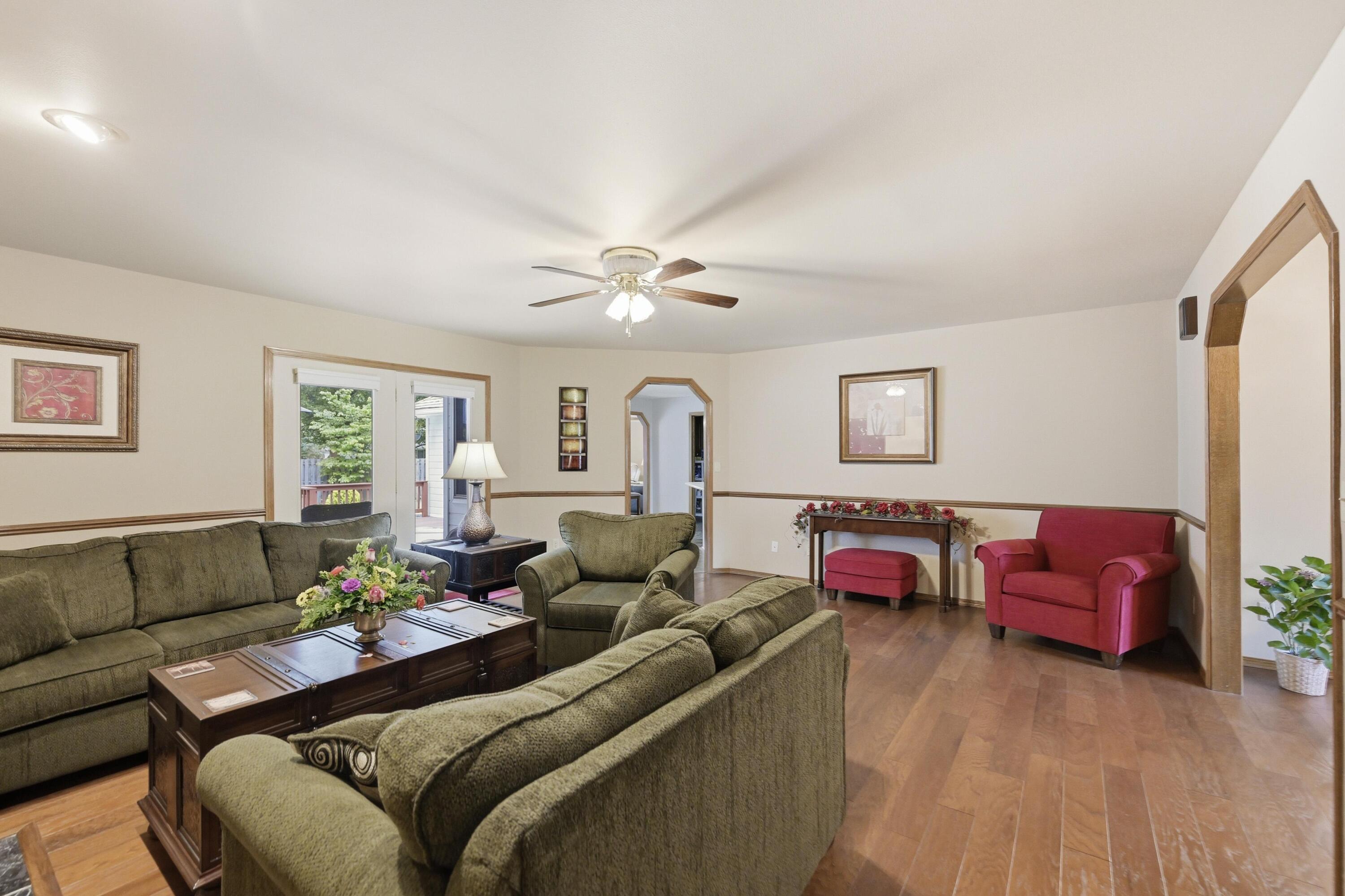 905 Macy Drive Property Photo 6