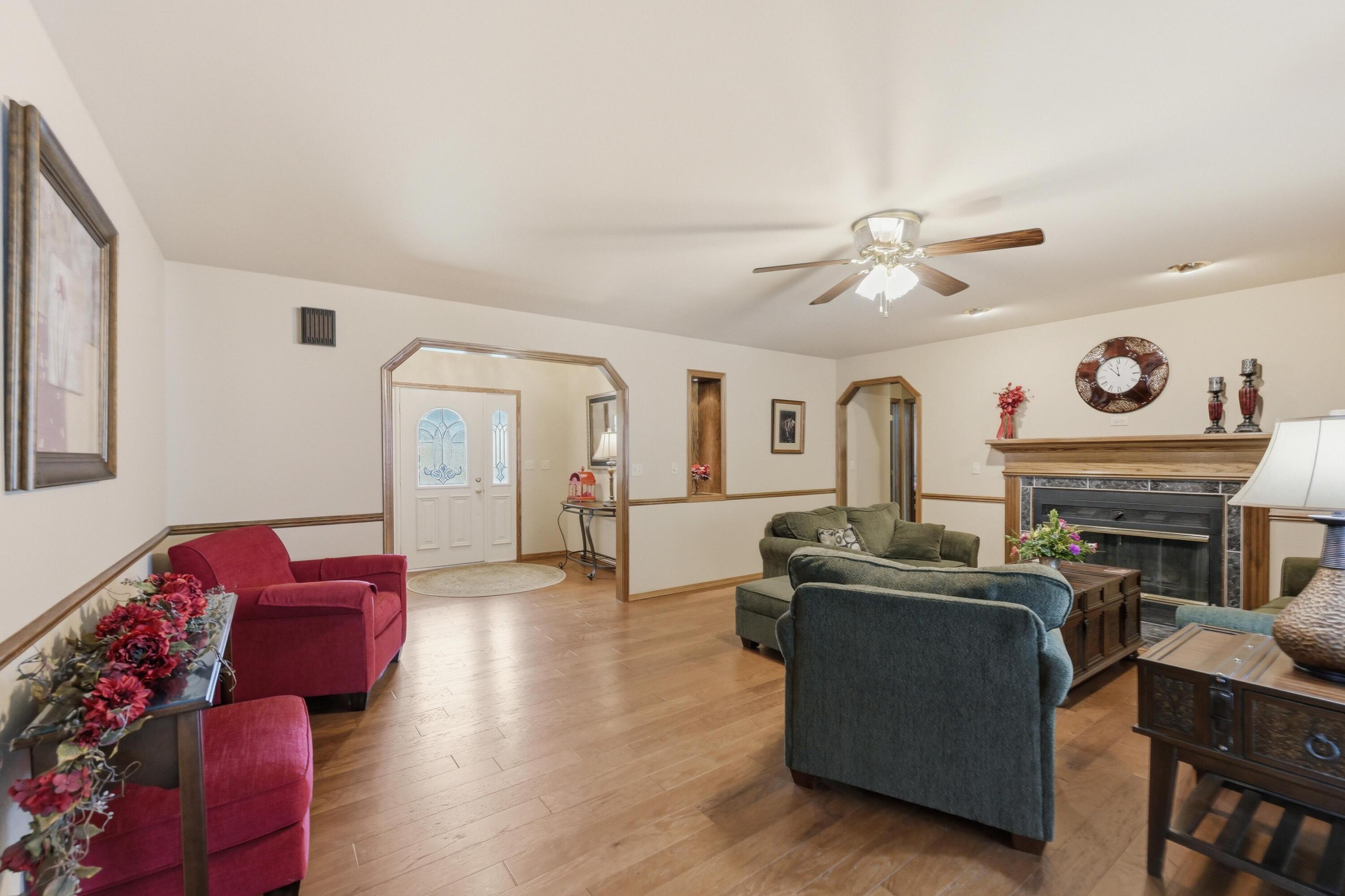 905 Macy Drive Property Photo 8