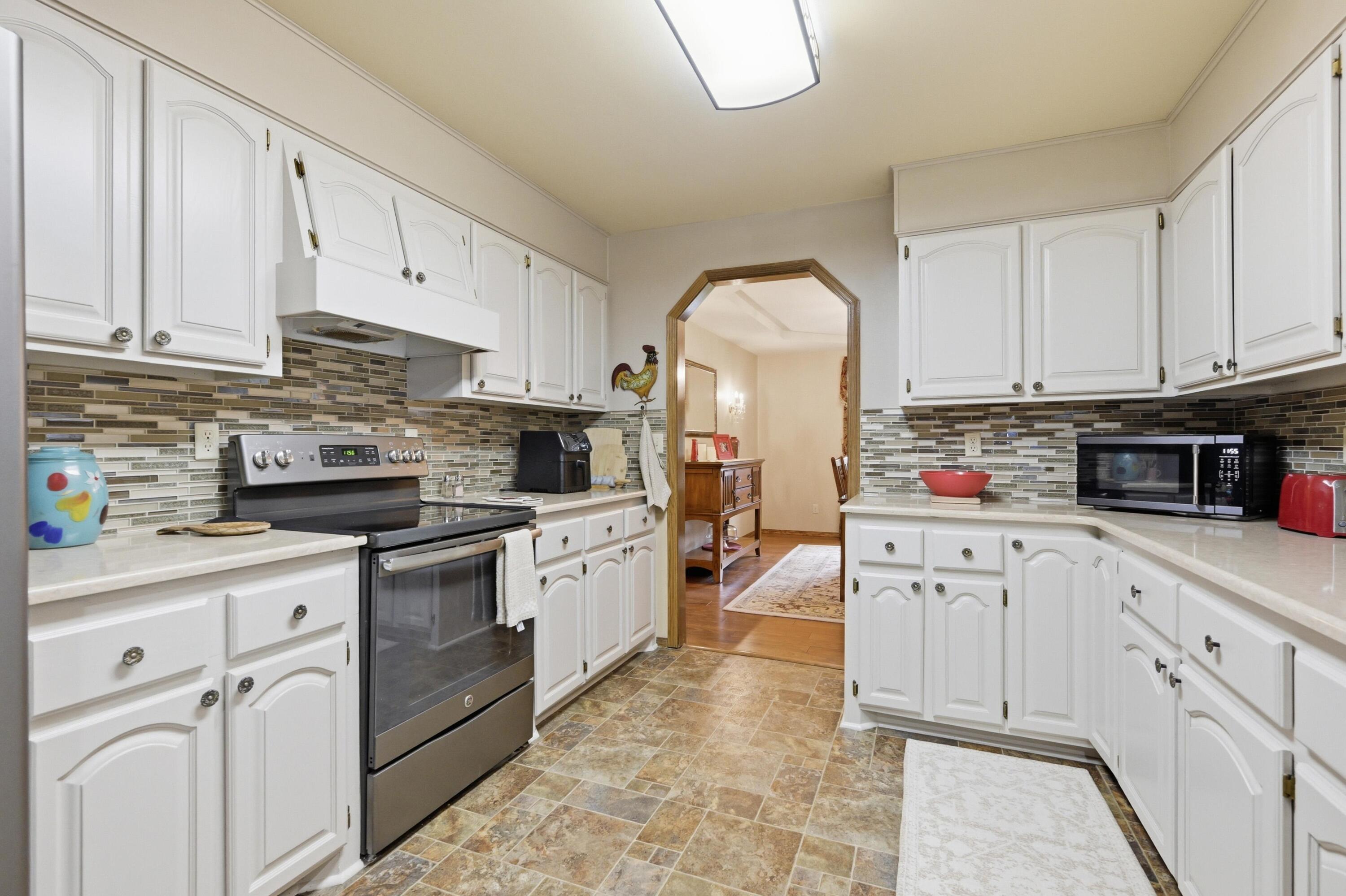 905 Macy Drive Property Photo 13