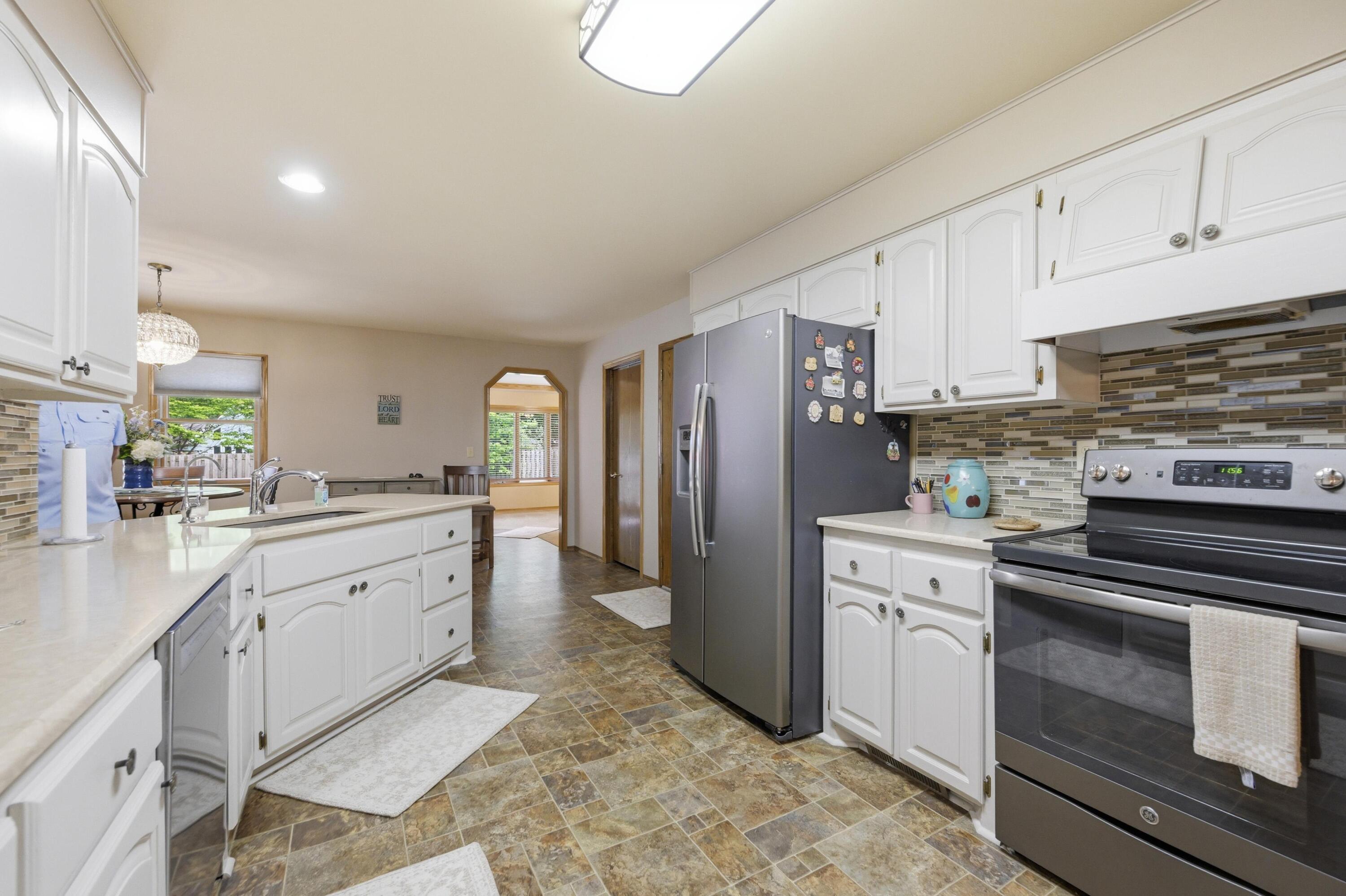 905 Macy Drive Property Photo 14