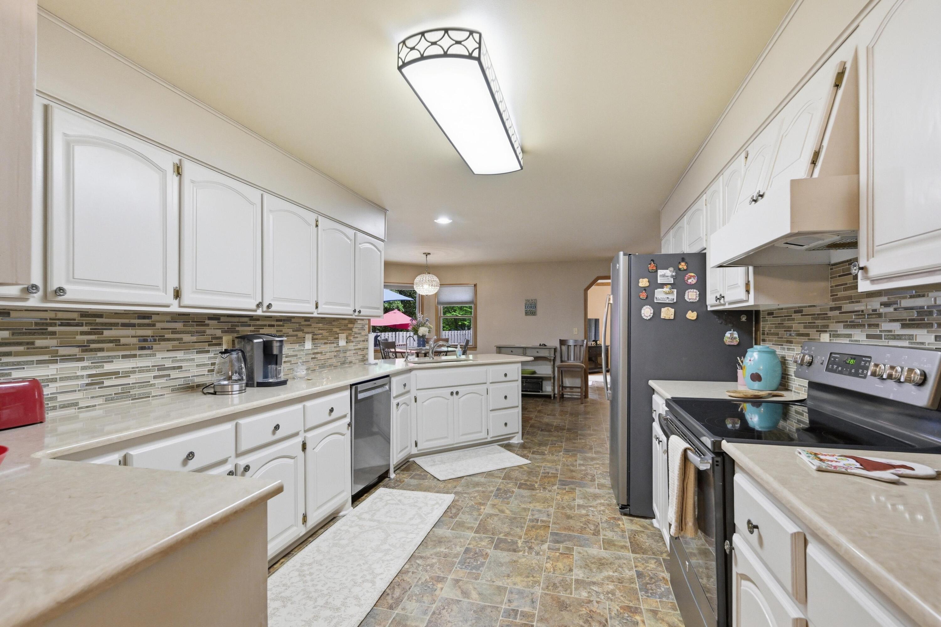 905 Macy Drive Property Photo 15