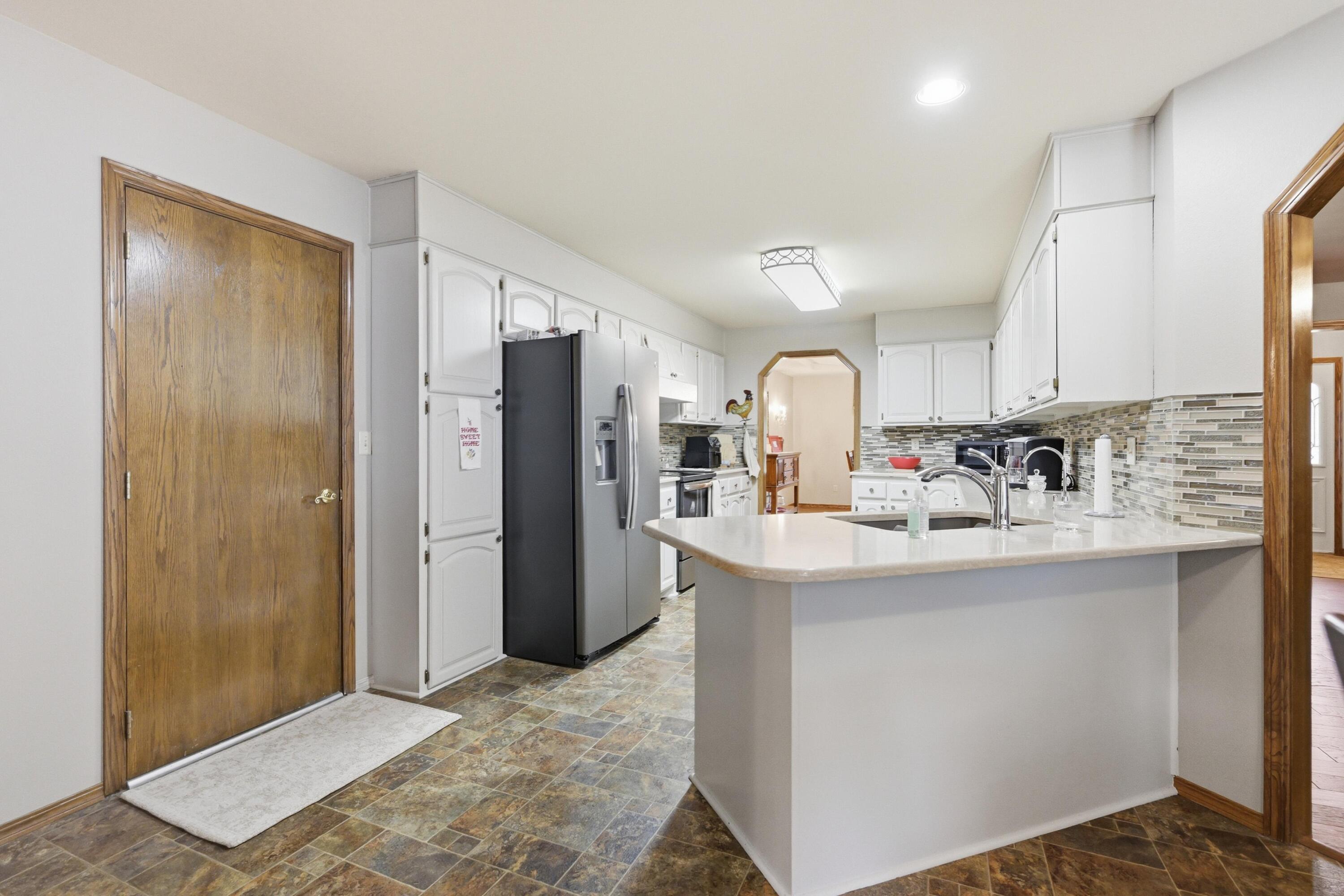 905 Macy Drive Property Photo 17
