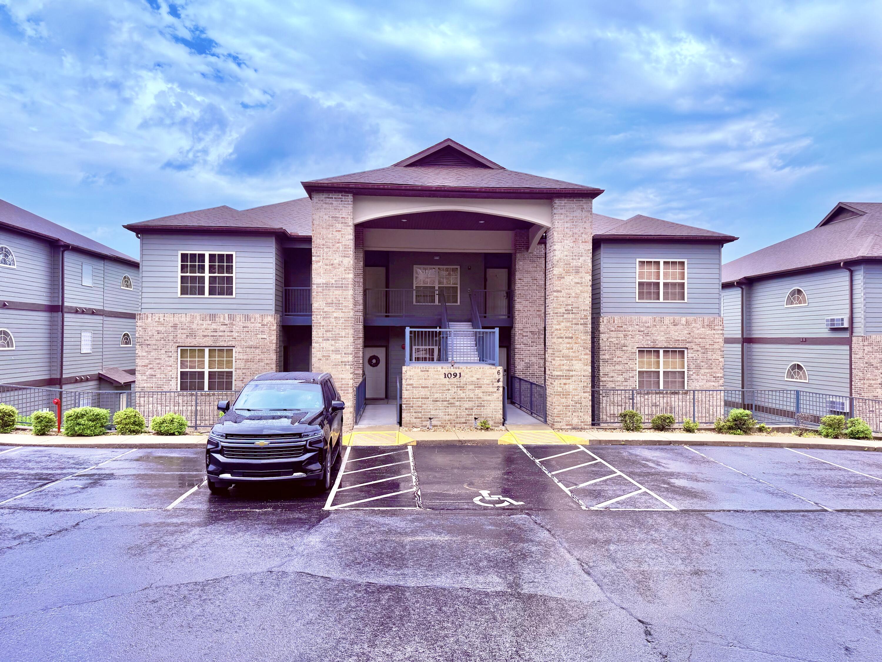 1091 Golf Drive Apt 1 Property Photo 2