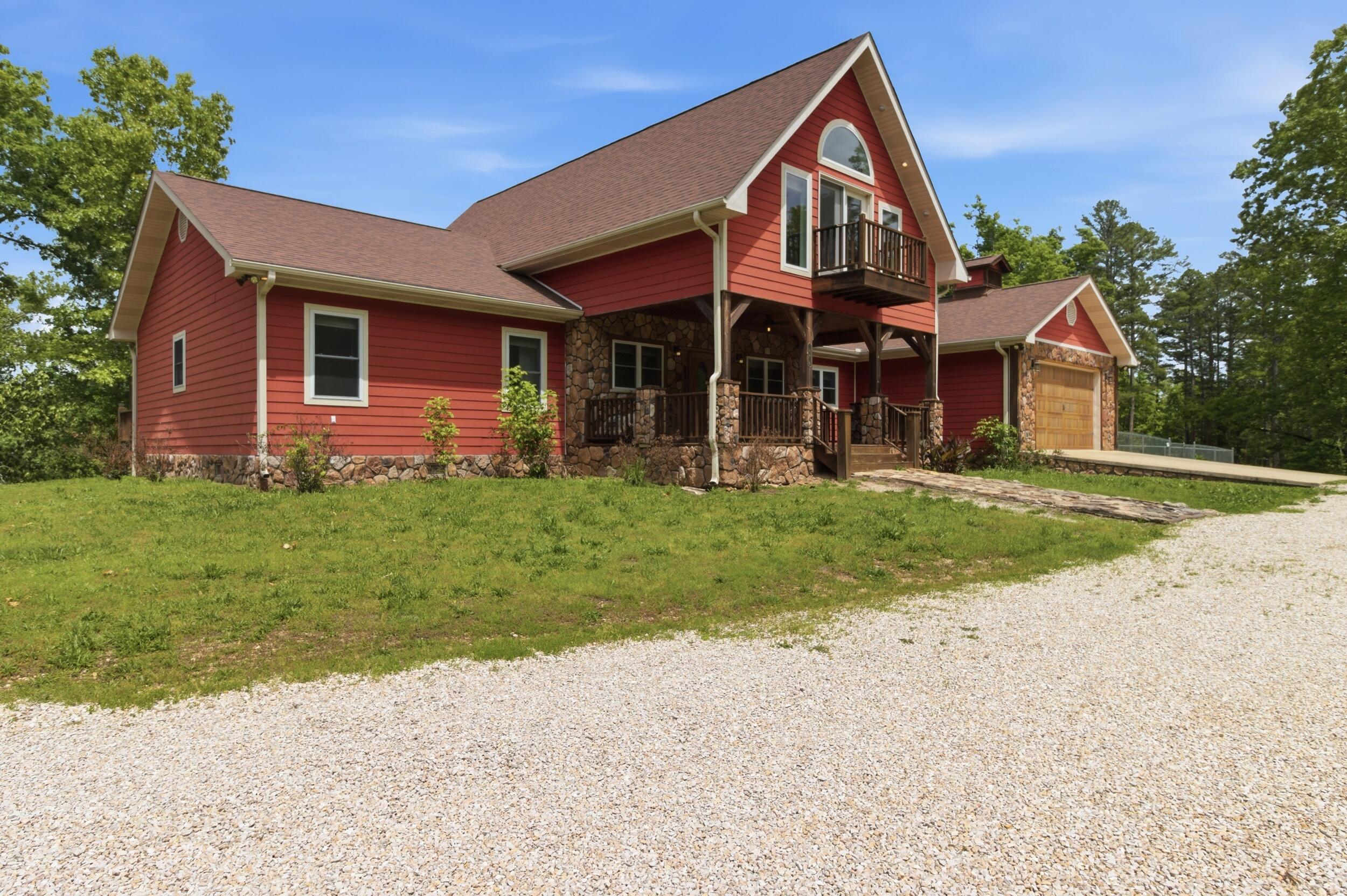 18418 Circle B Road Property Photo 2