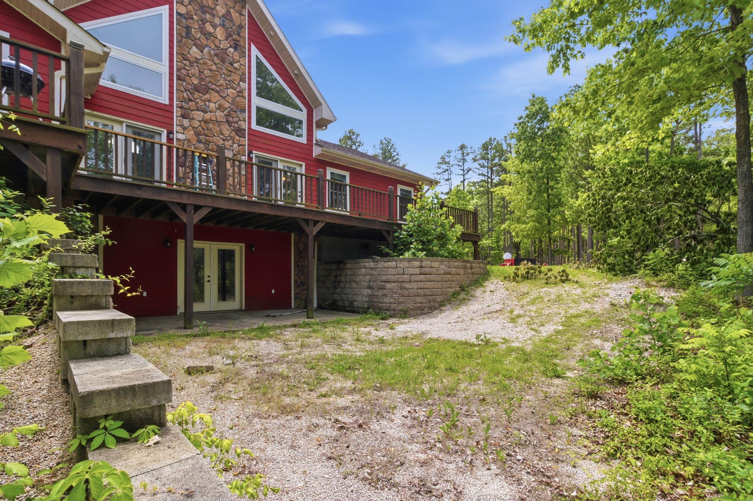 18418 Circle B Road Property Photo 3