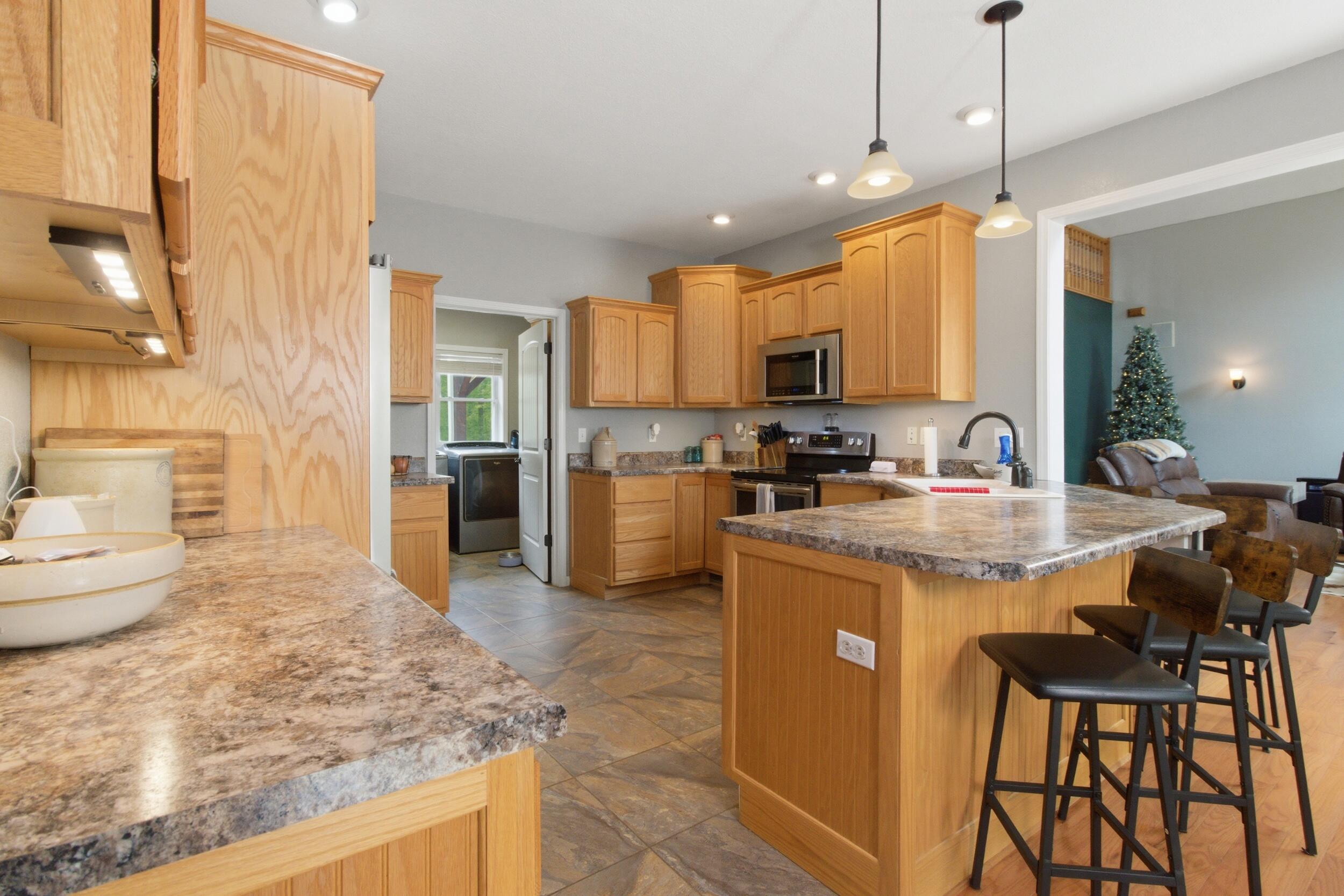 18418 Circle B Road Property Photo 14