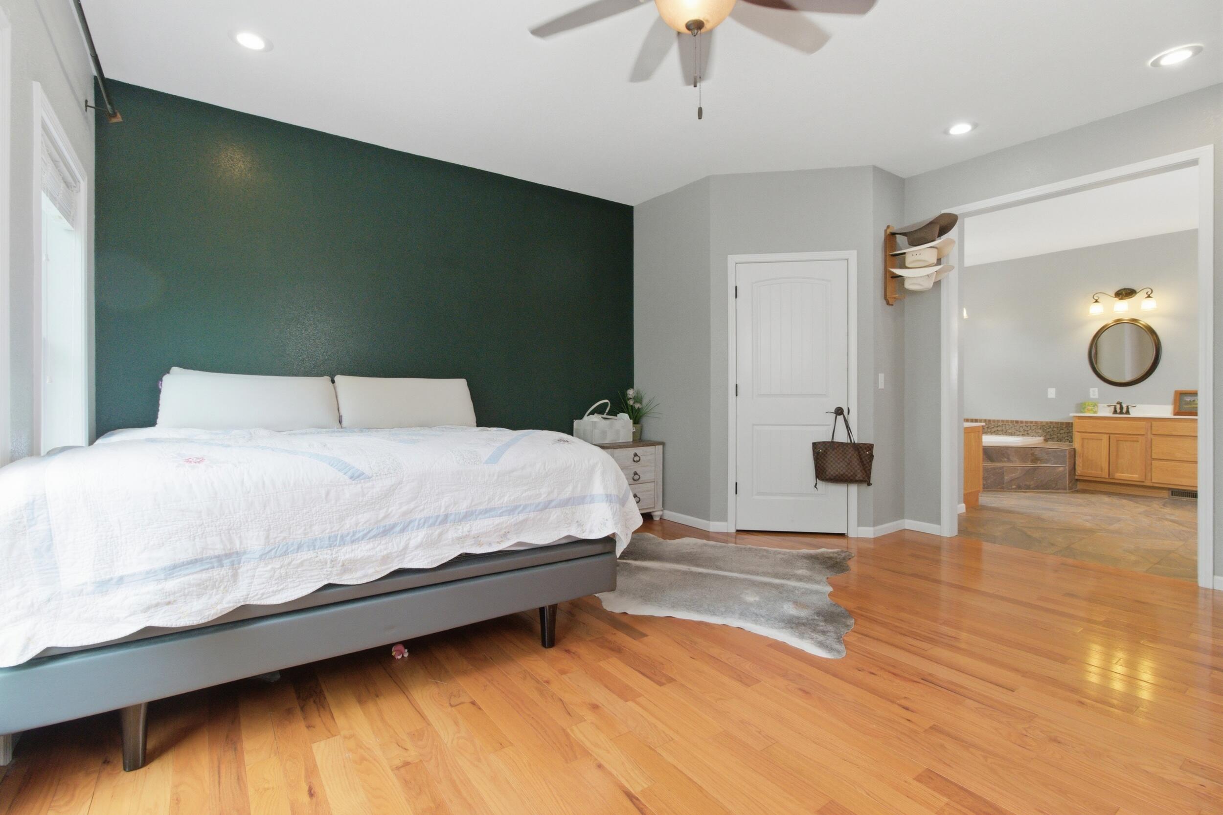 18418 Circle B Road Property Photo 18