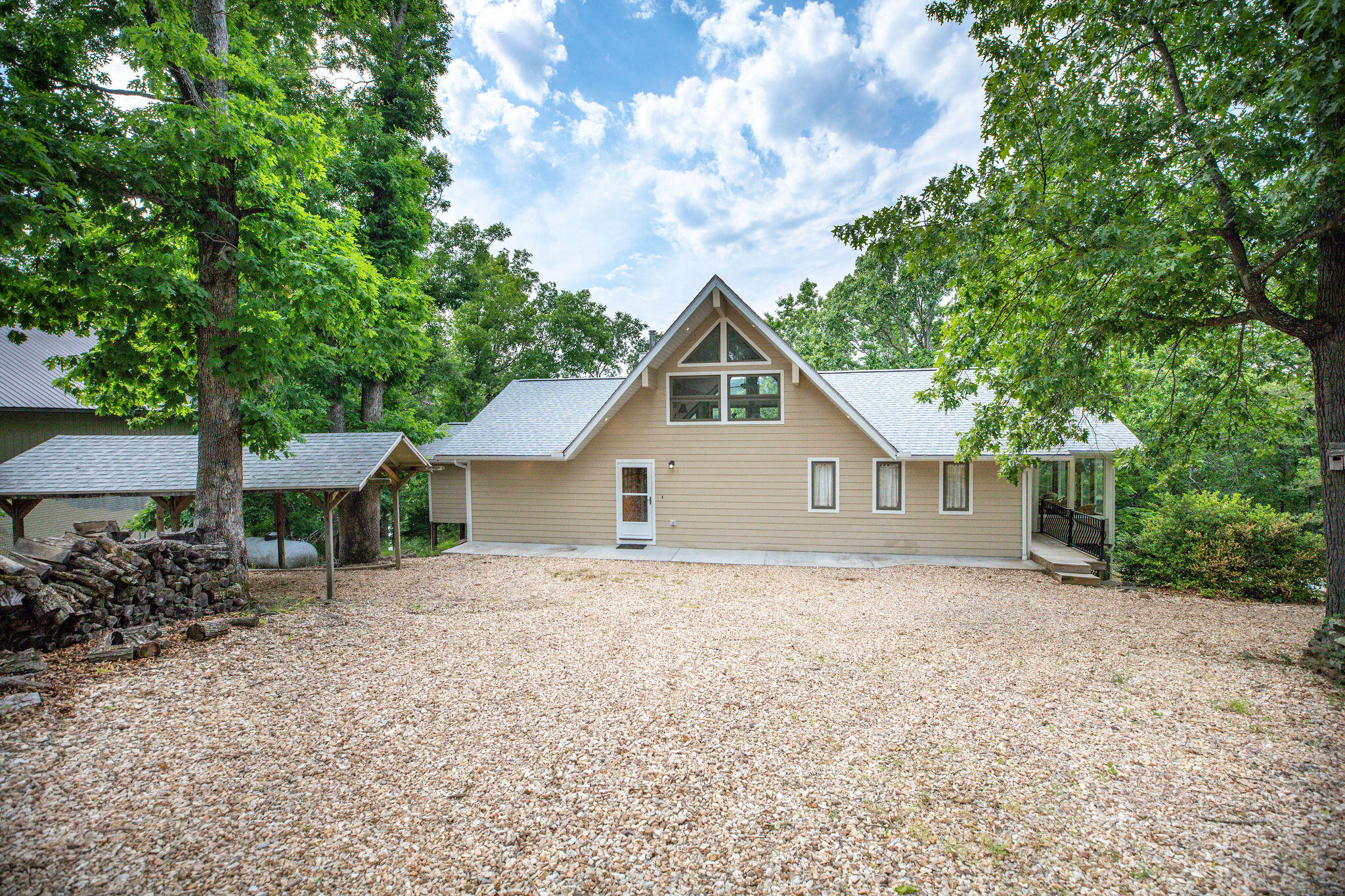 23853 Sonny Drive Property Photo 5