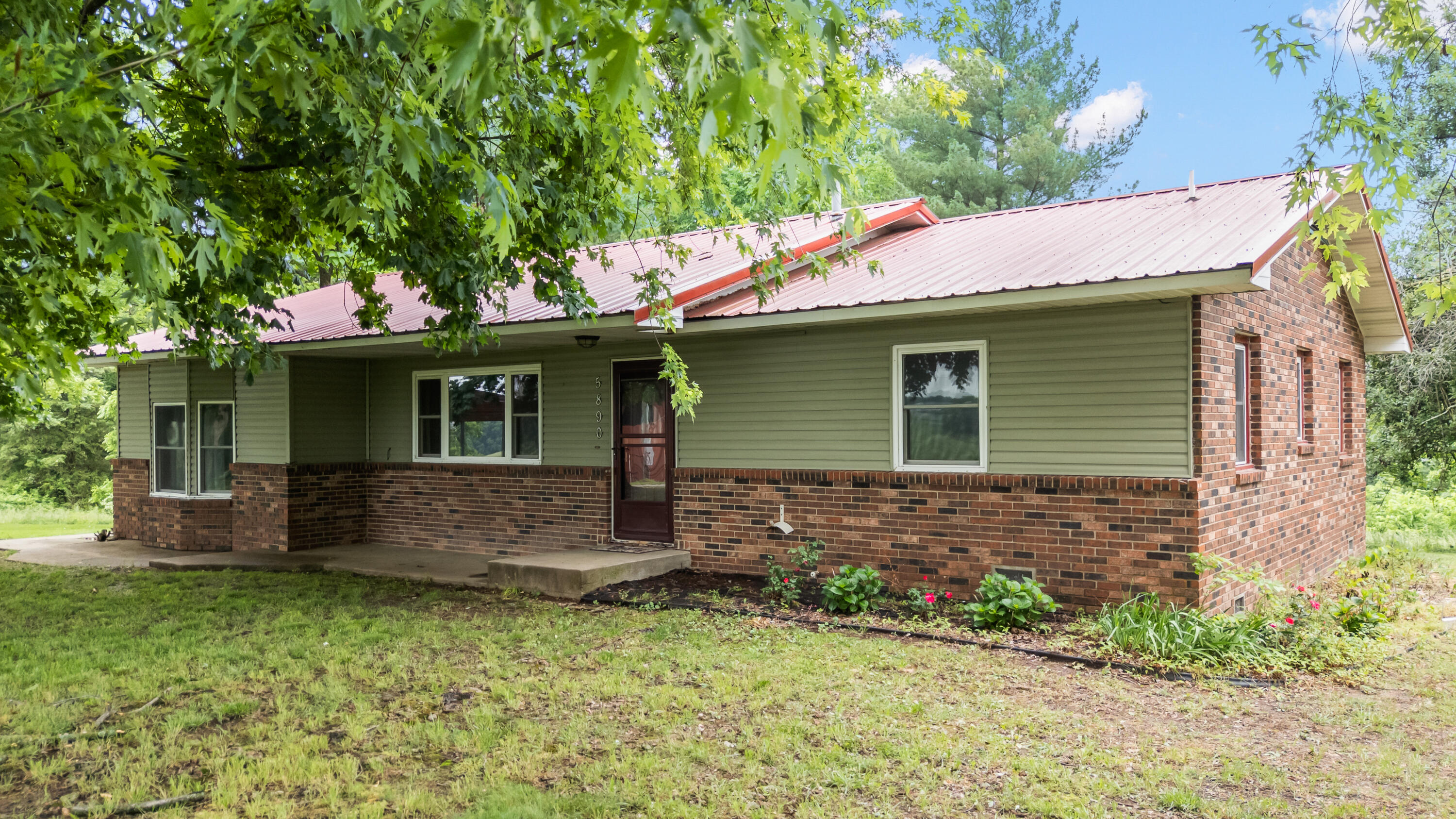 5890 Farm Road 2190 Property Photo 1