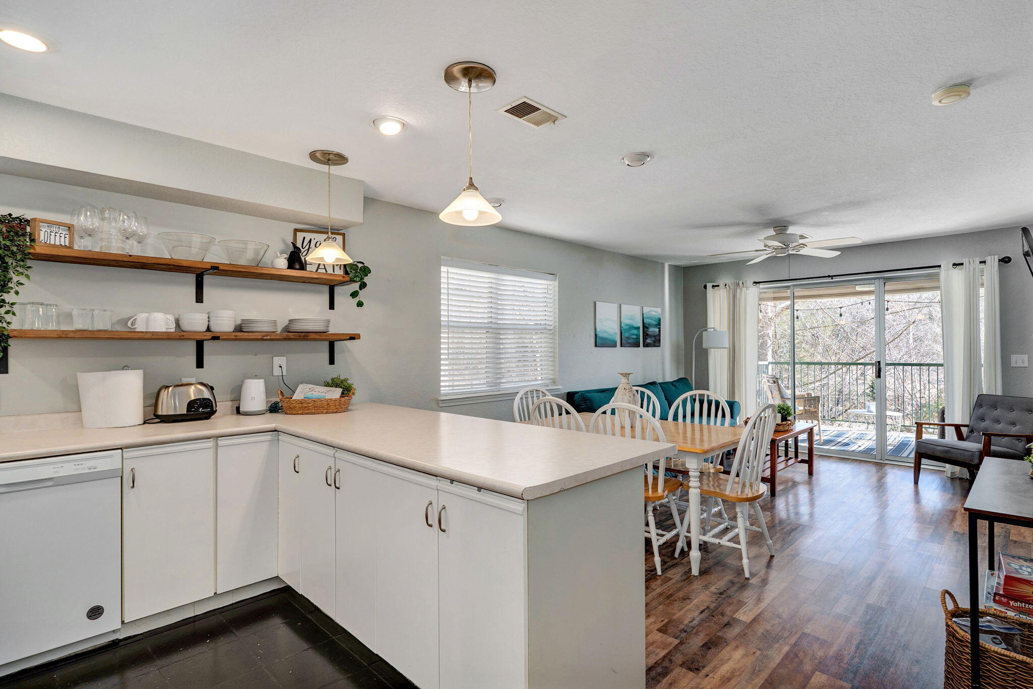 595 Timbercreek Road J-101 Property Photo 4