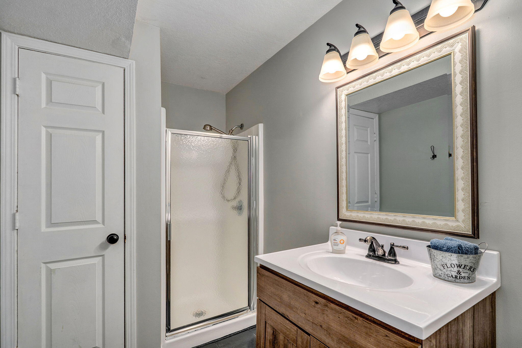 595 Timbercreek Road J-101 Property Photo 8