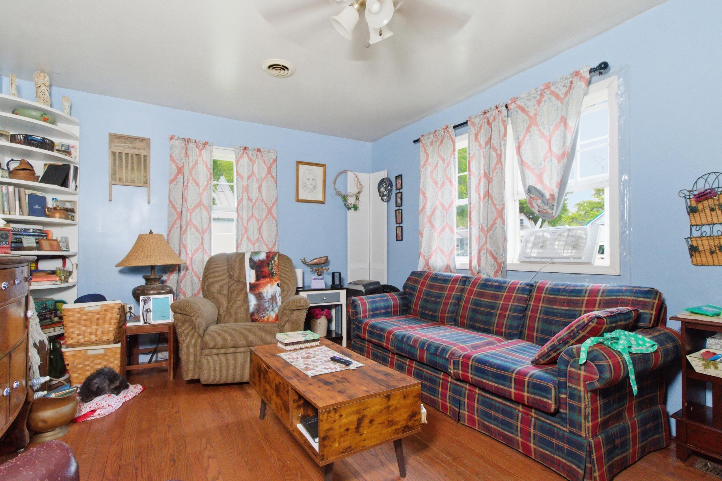 738 Dooley Street Property Photo 6