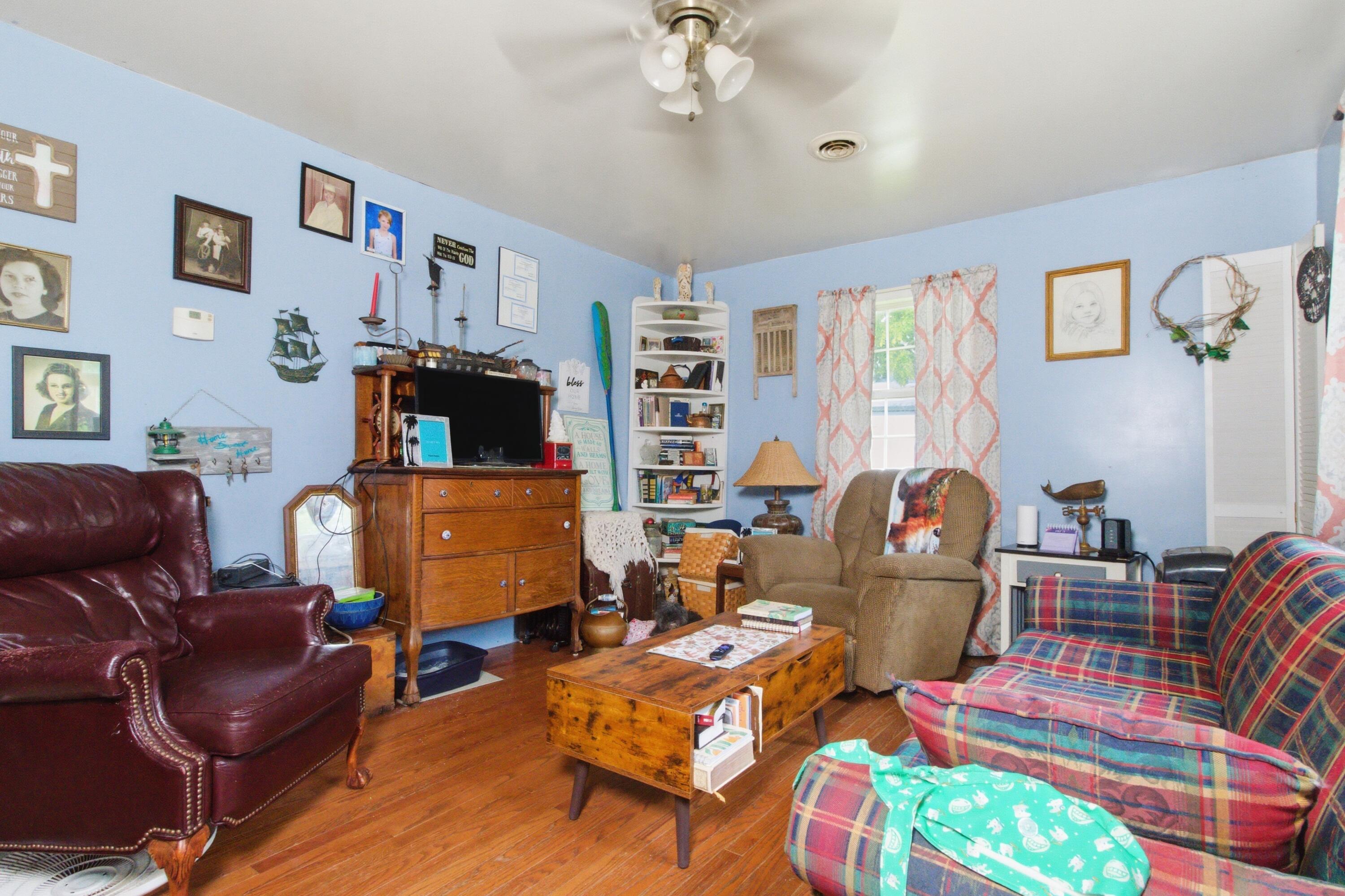 738 Dooley Street Property Photo 7