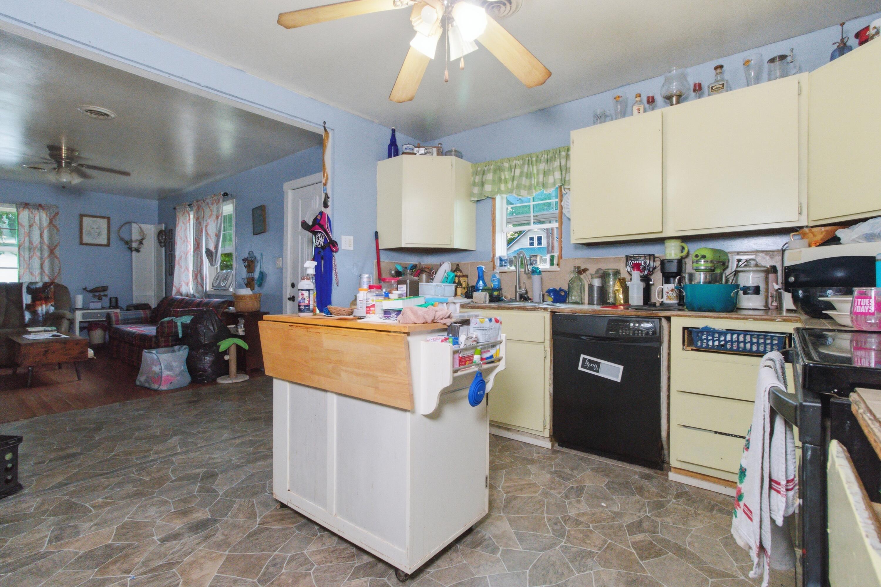 738 Dooley Street Property Photo 8