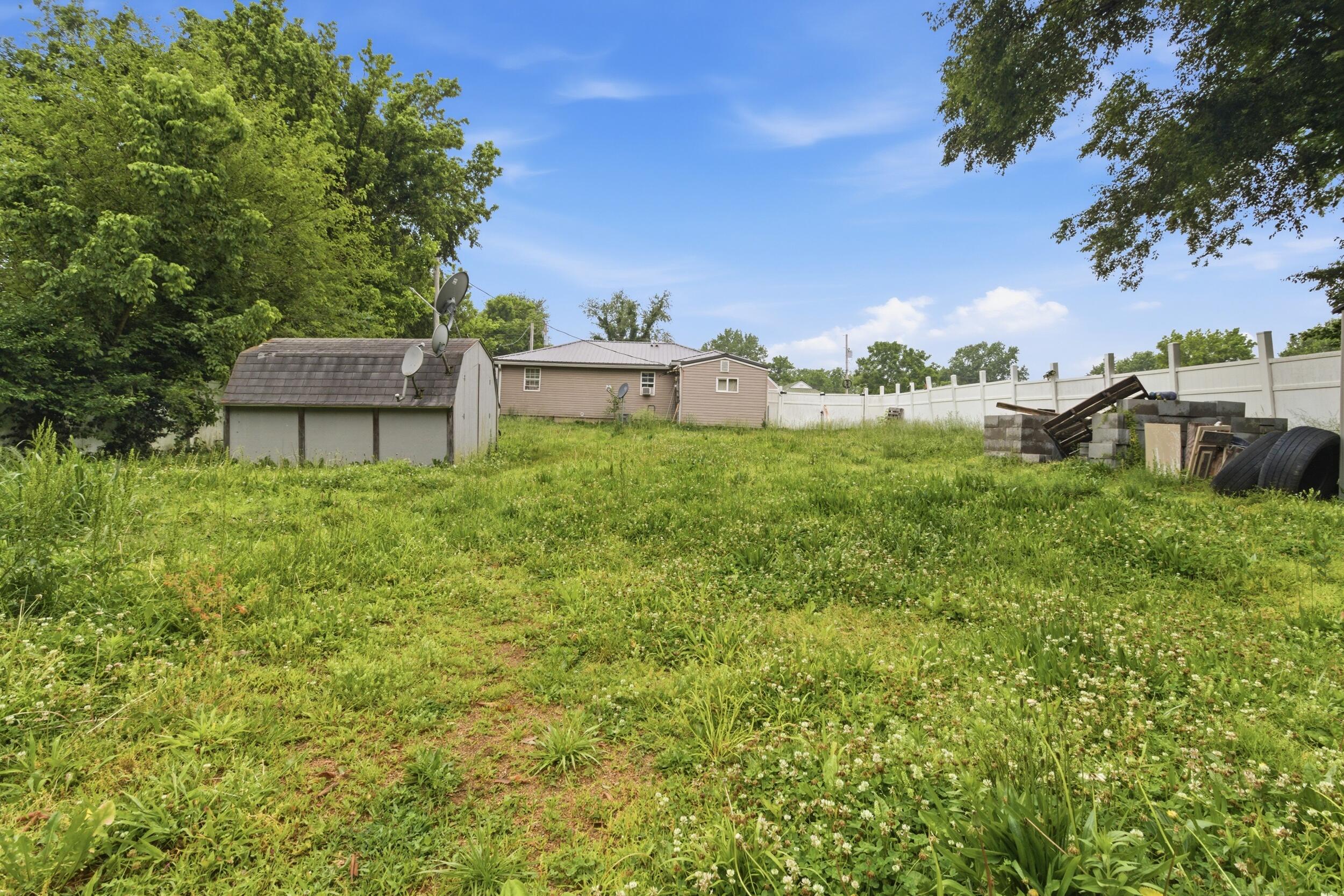 738 Dooley Street Property Photo 16