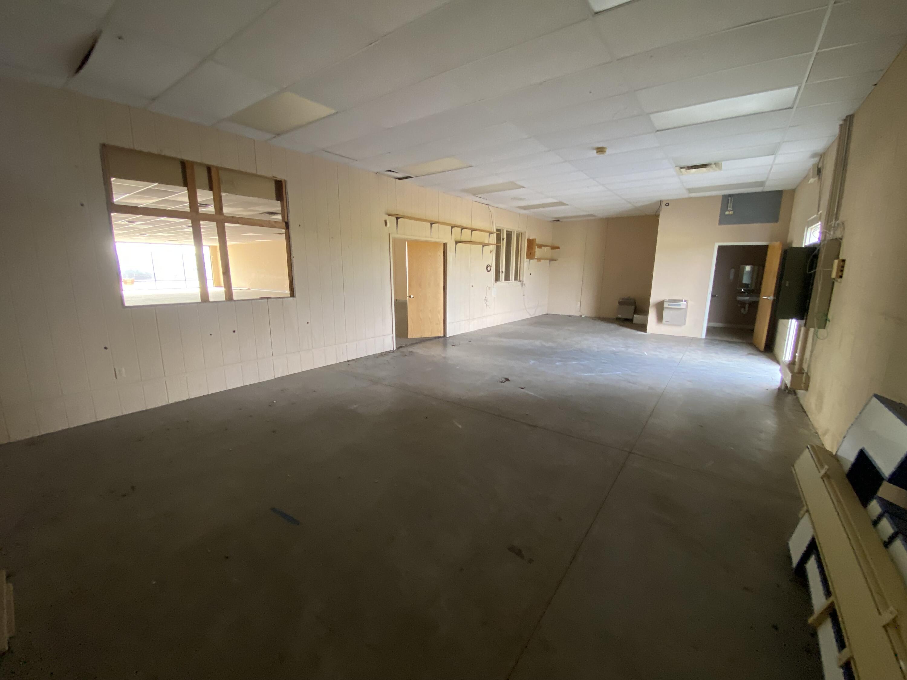 122 West George E Phelps Boulevard Property Photo 6