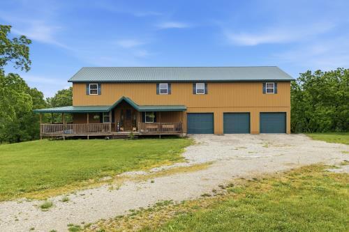 2104 State Highway F Property Photo 2