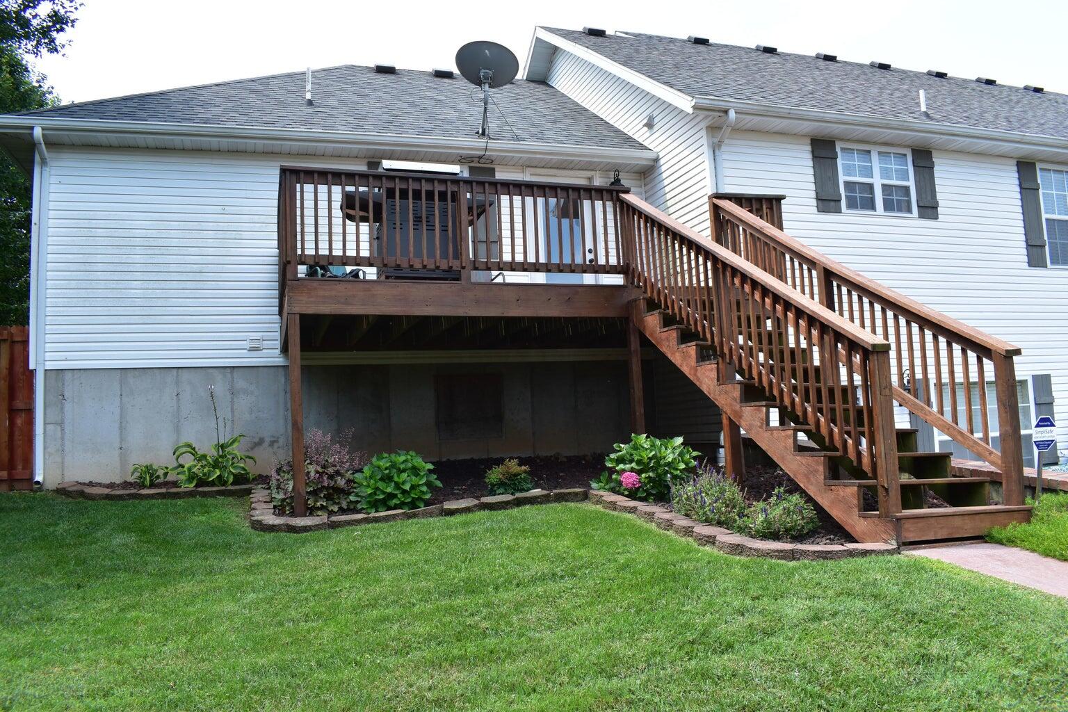 408 Honeysuckle Lane Property Photo 5