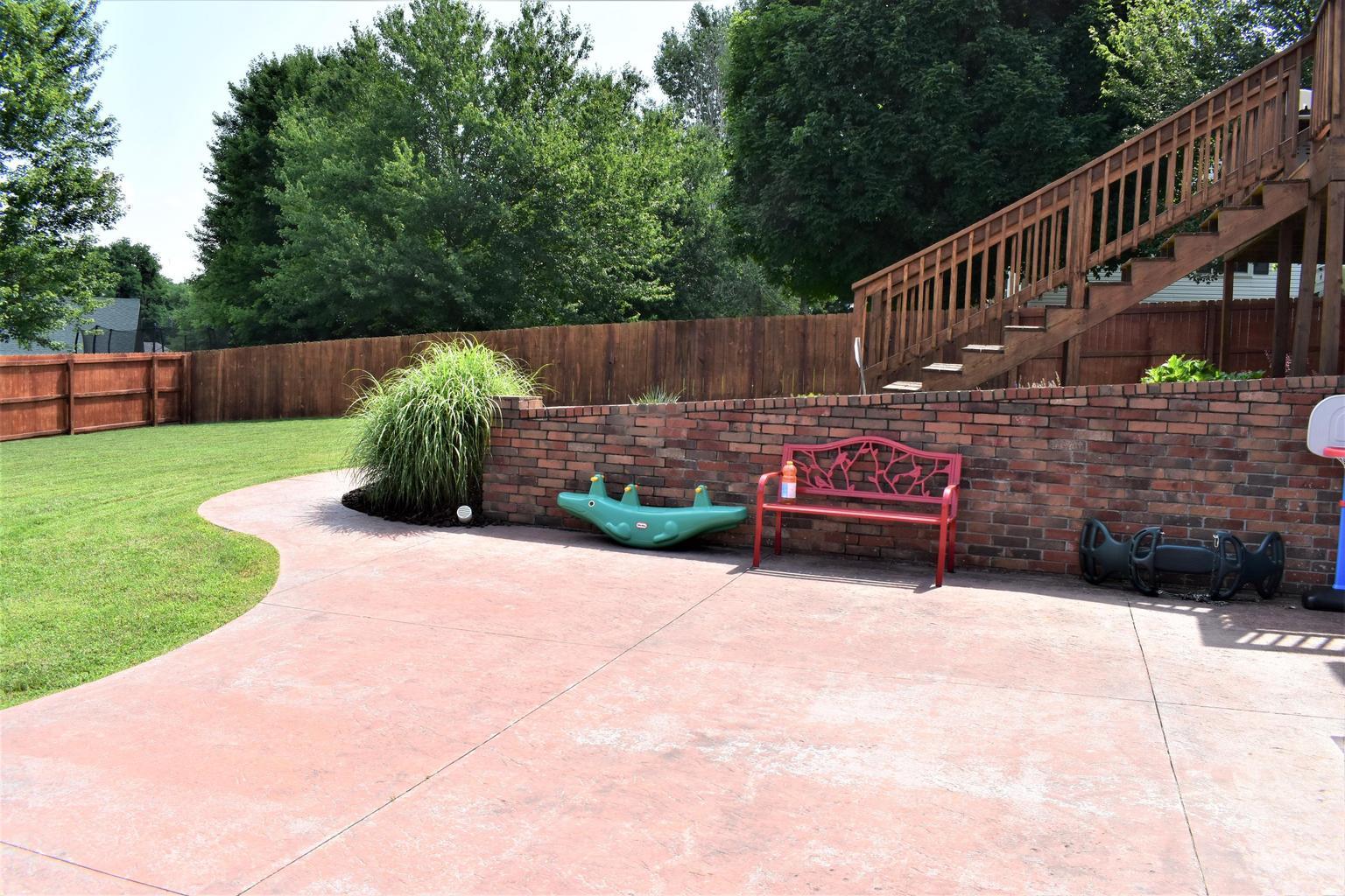 408 Honeysuckle Lane Property Photo 6