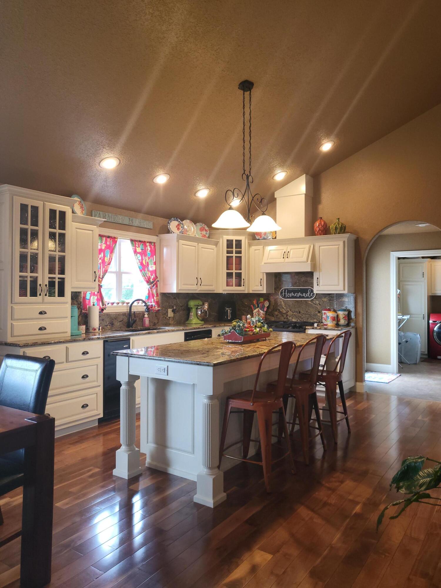 408 Honeysuckle Lane Property Photo 11
