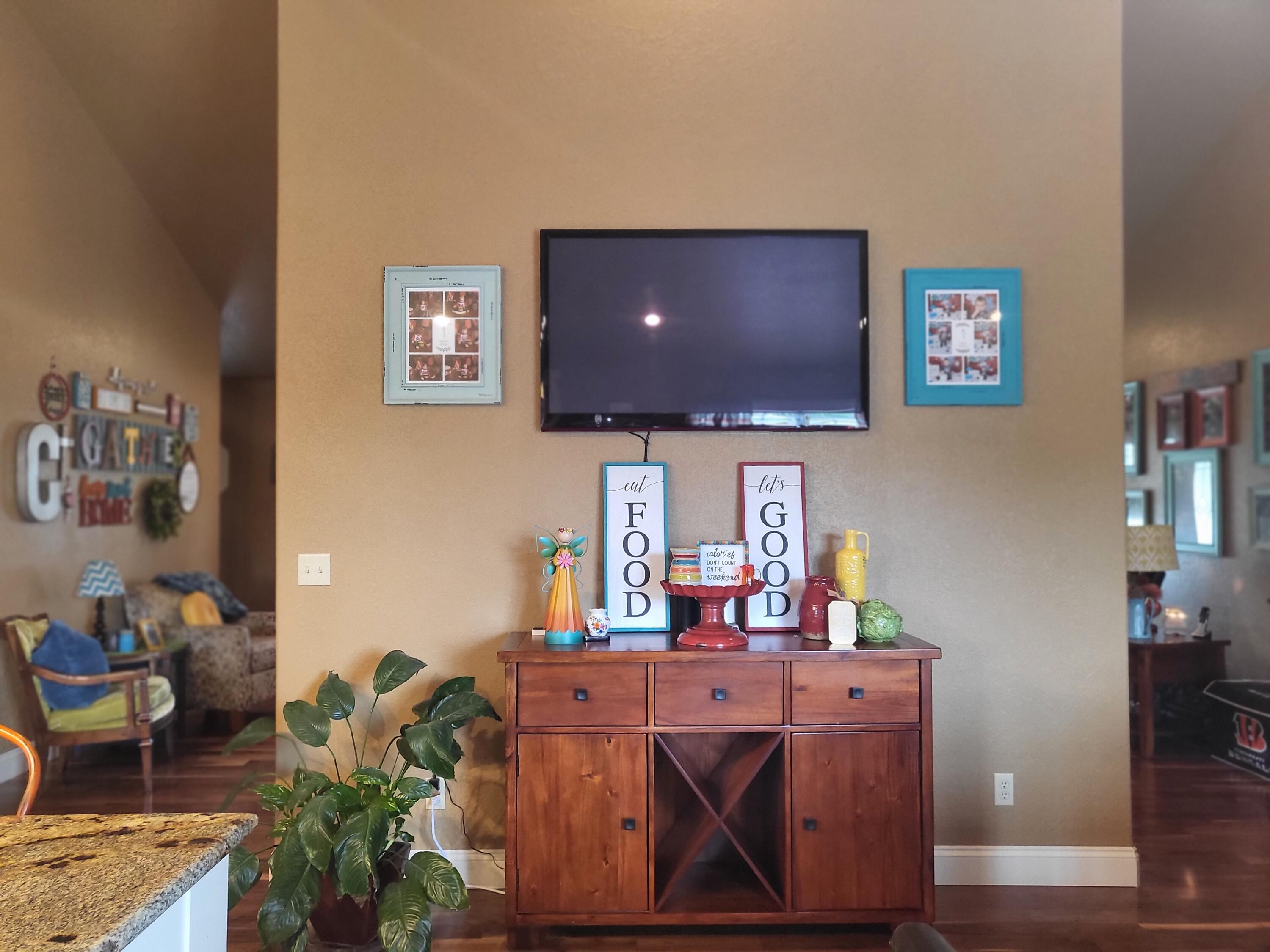 408 Honeysuckle Lane Property Photo 15
