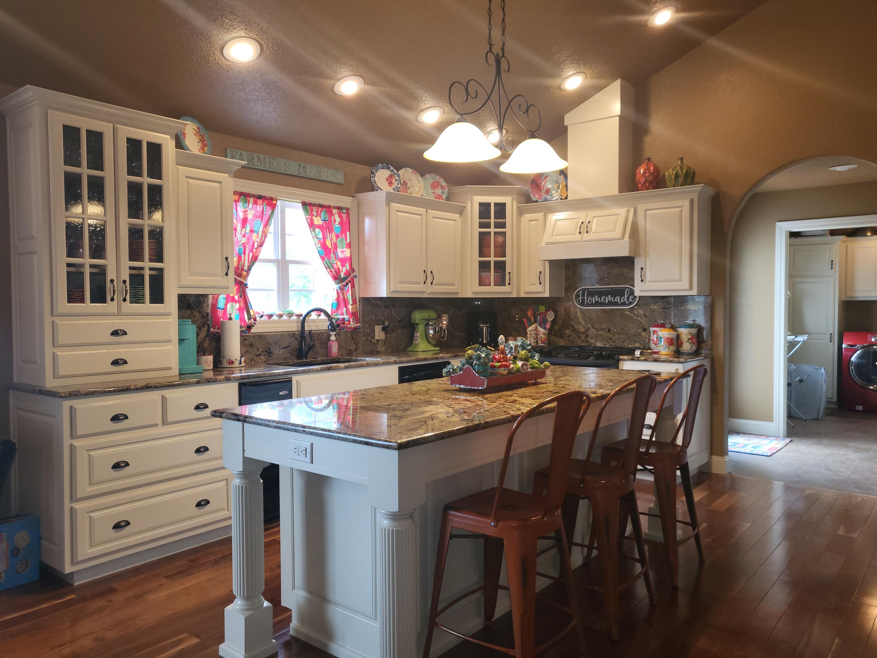 408 Honeysuckle Lane Property Photo 16