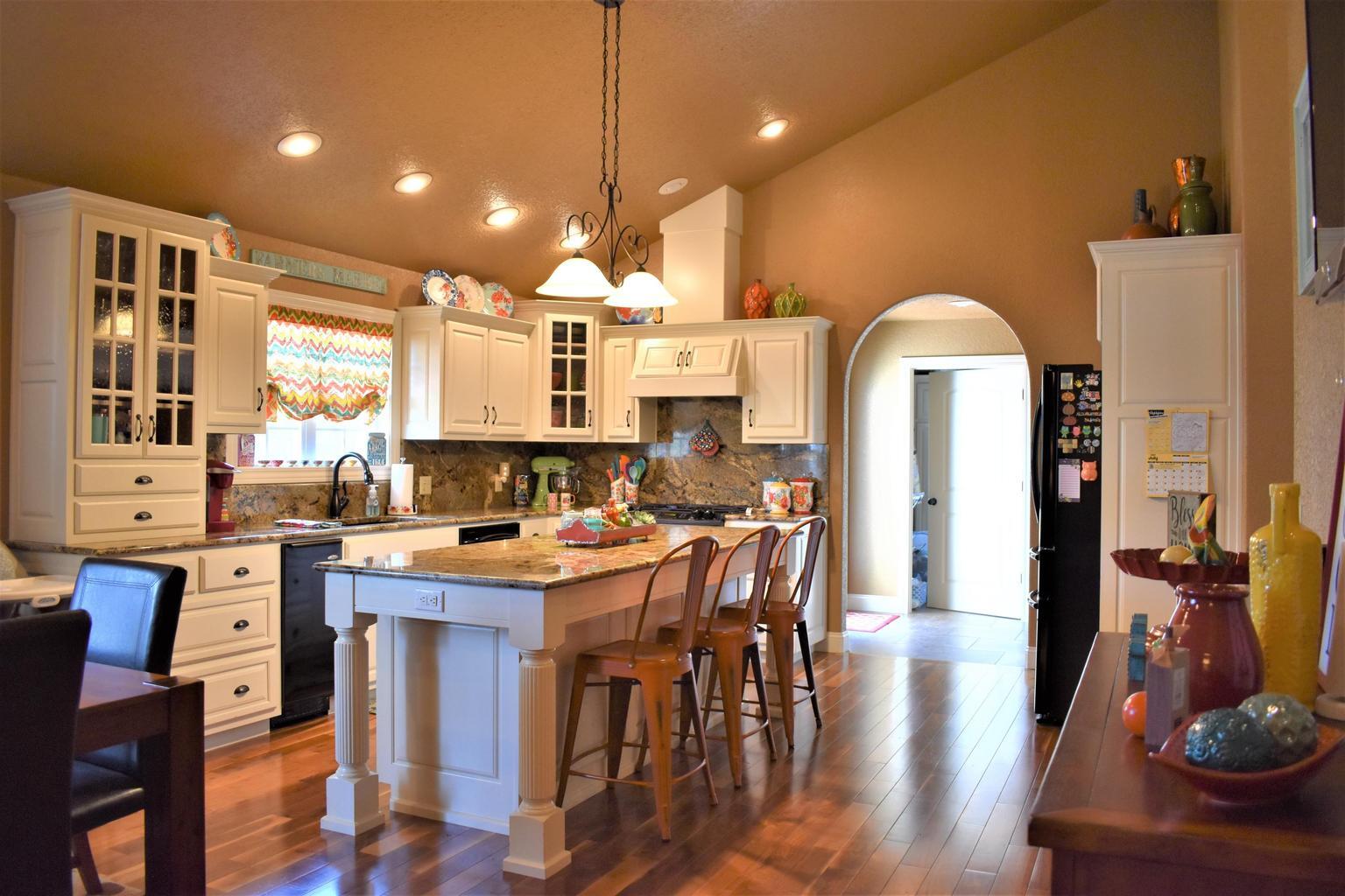 408 Honeysuckle Lane Property Photo 17