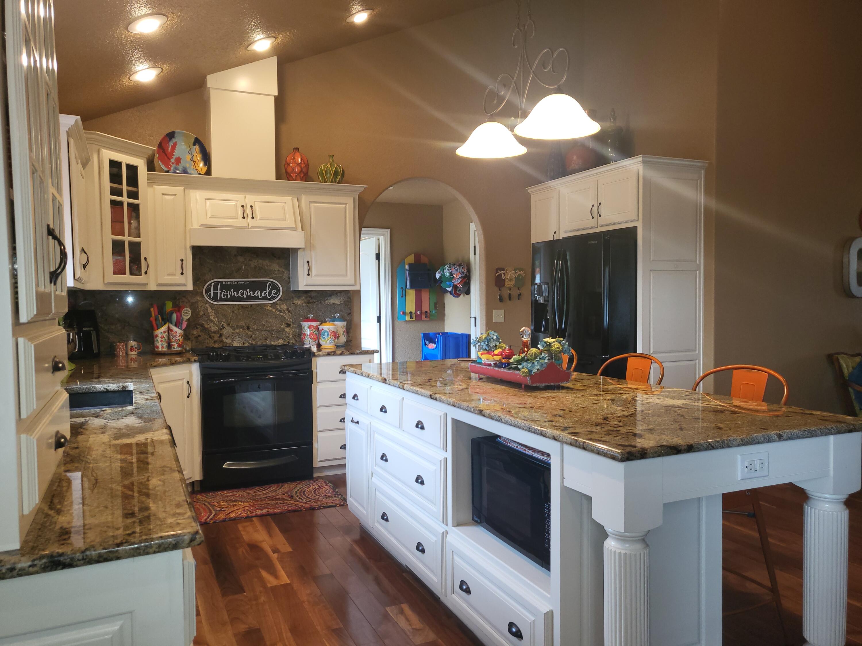 408 Honeysuckle Lane Property Photo 19