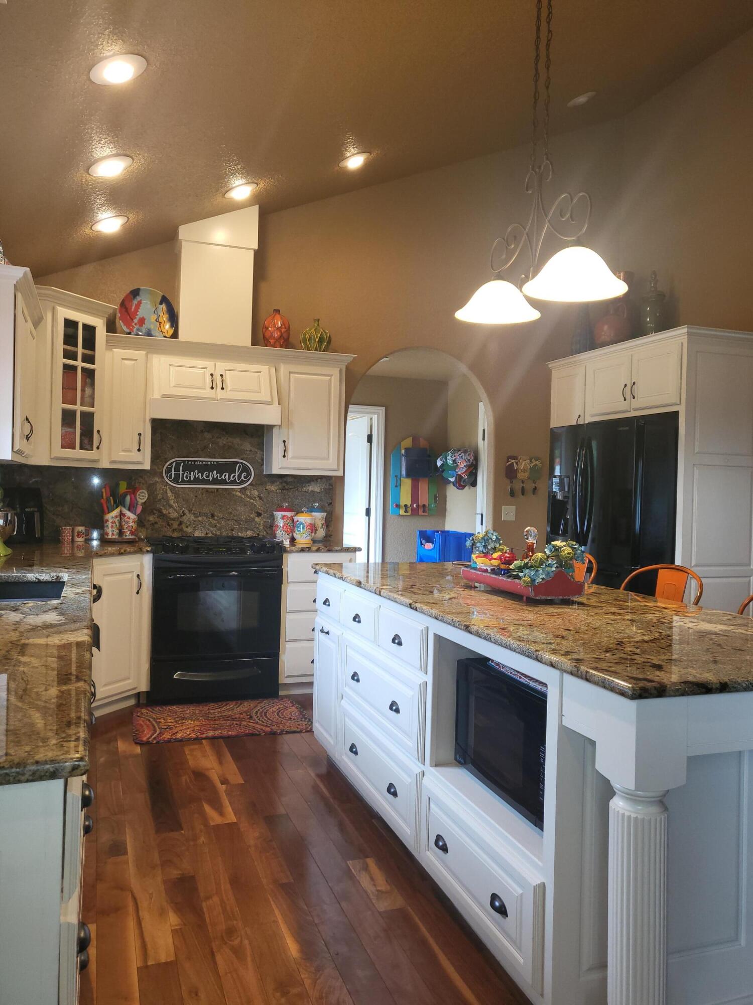 408 Honeysuckle Lane Property Photo 20