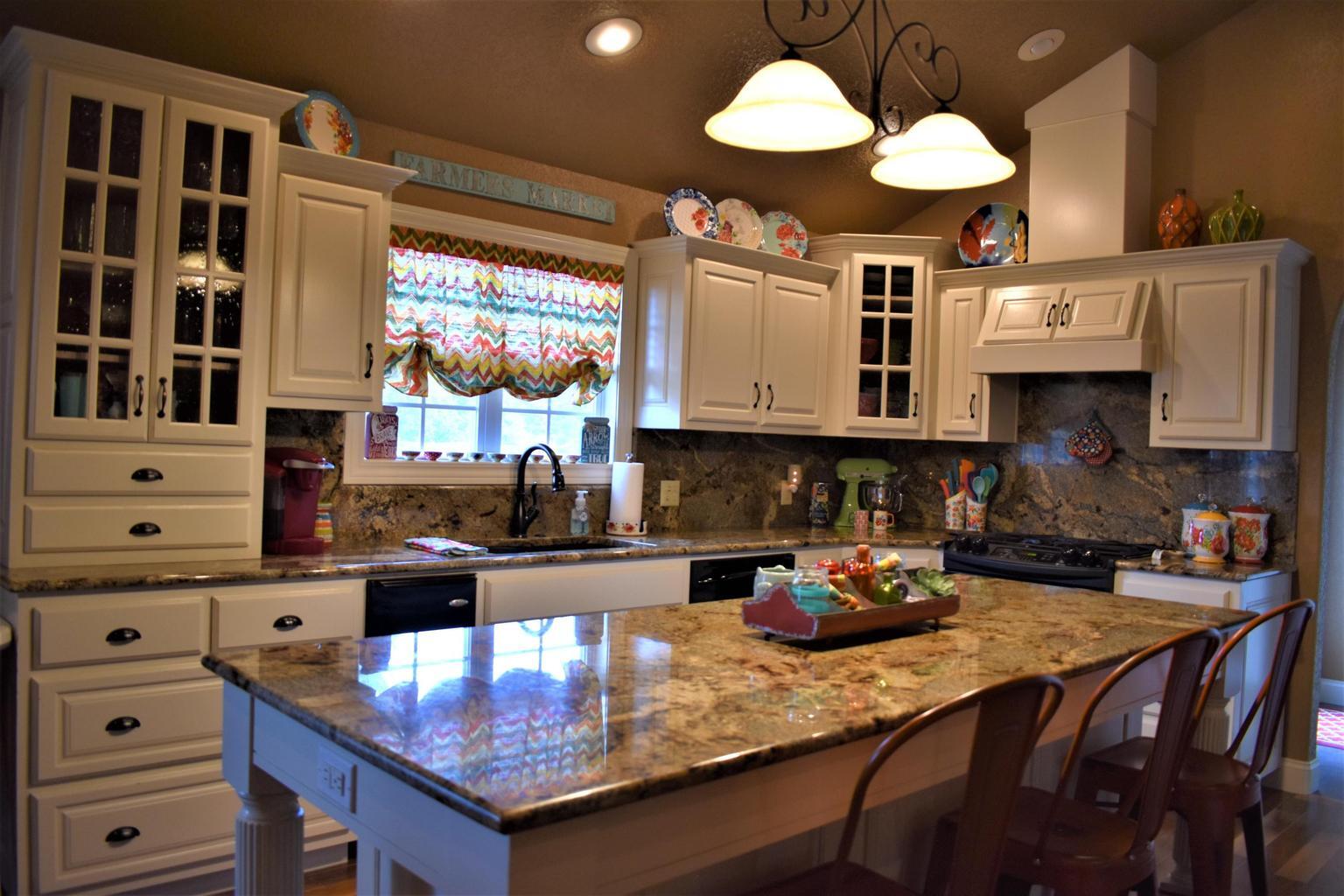 408 Honeysuckle Lane Property Photo 22