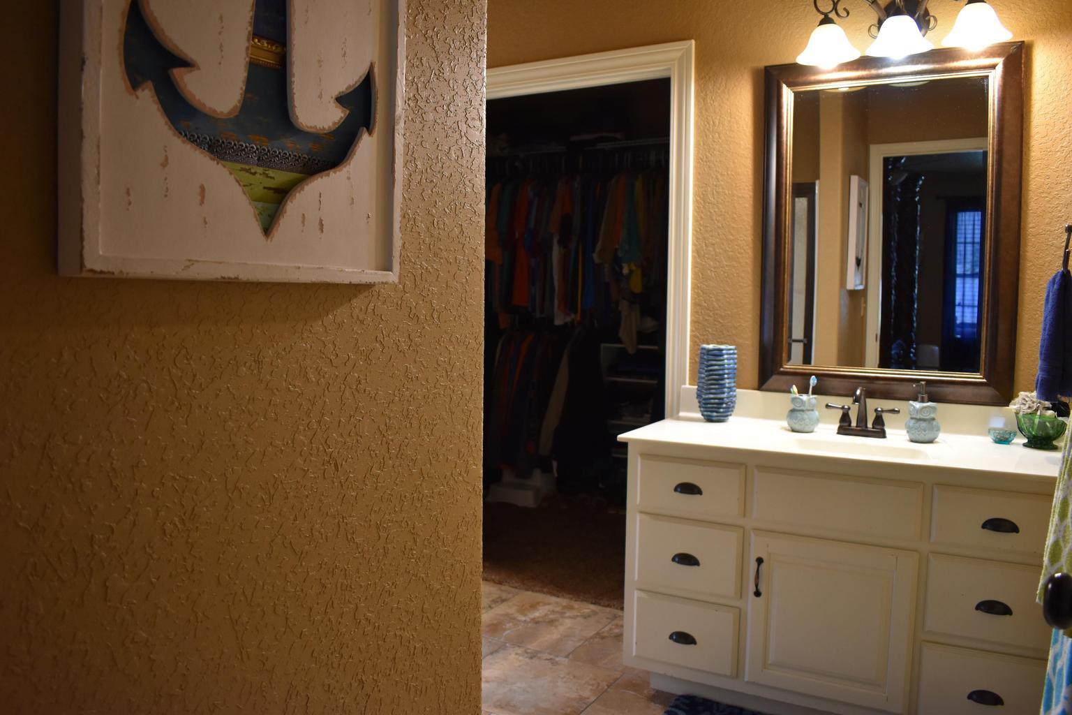 408 Honeysuckle Lane Property Photo 27
