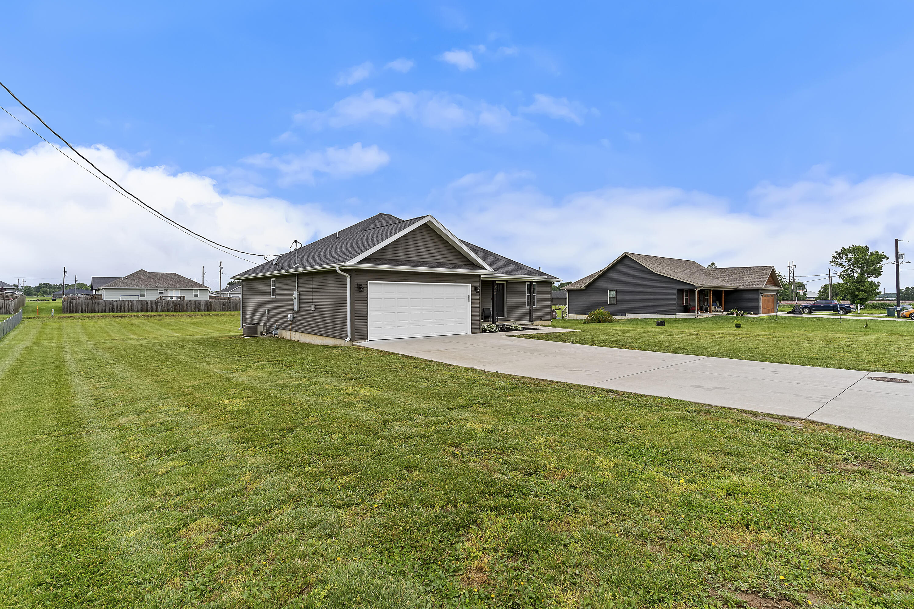 233 North Karen Circle Property Photo 3