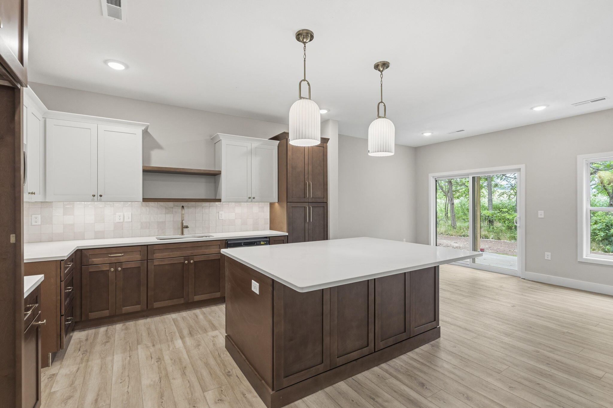 2175 West Parkview Avenue Property Photo 8