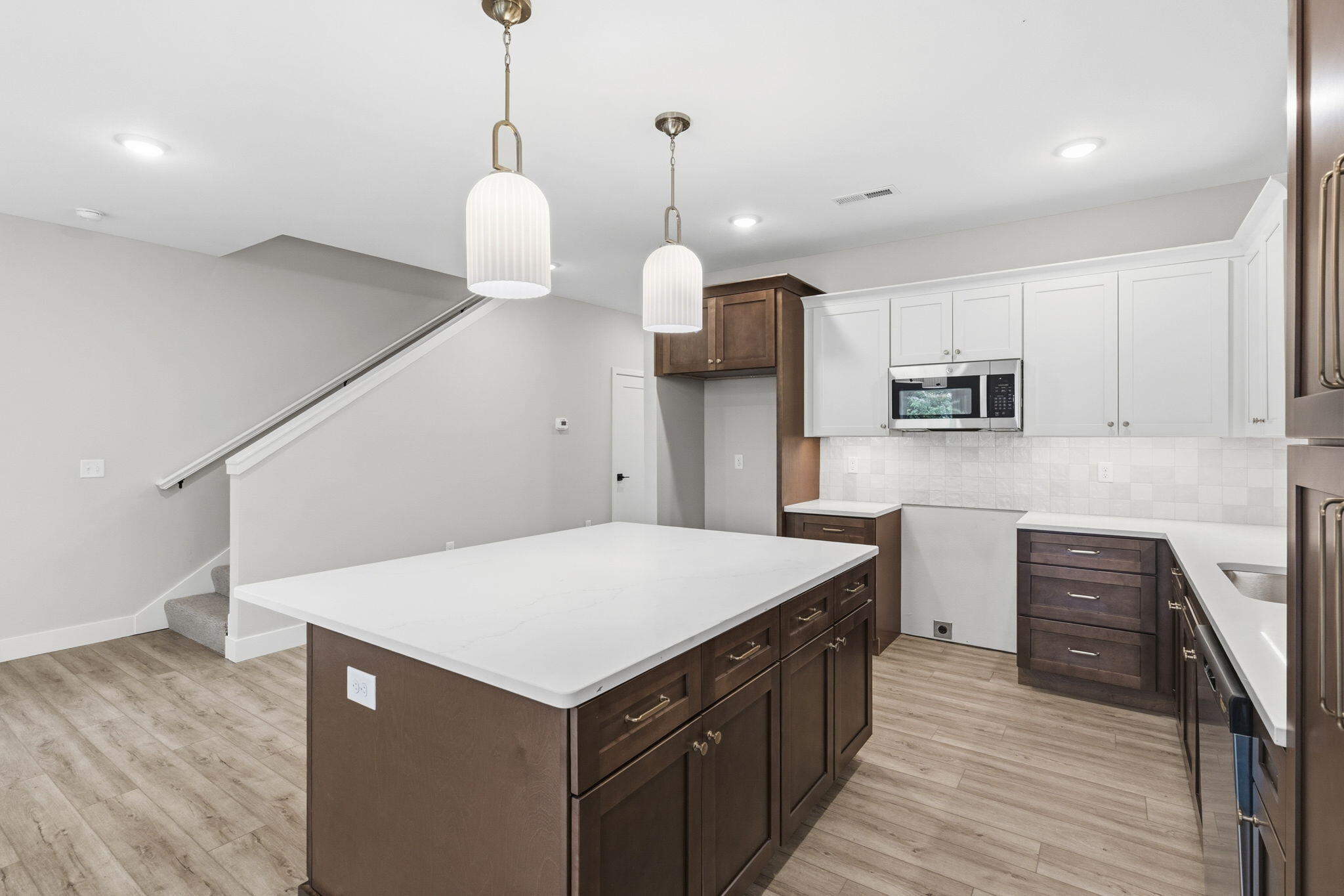 2175 West Parkview Avenue Property Photo 10