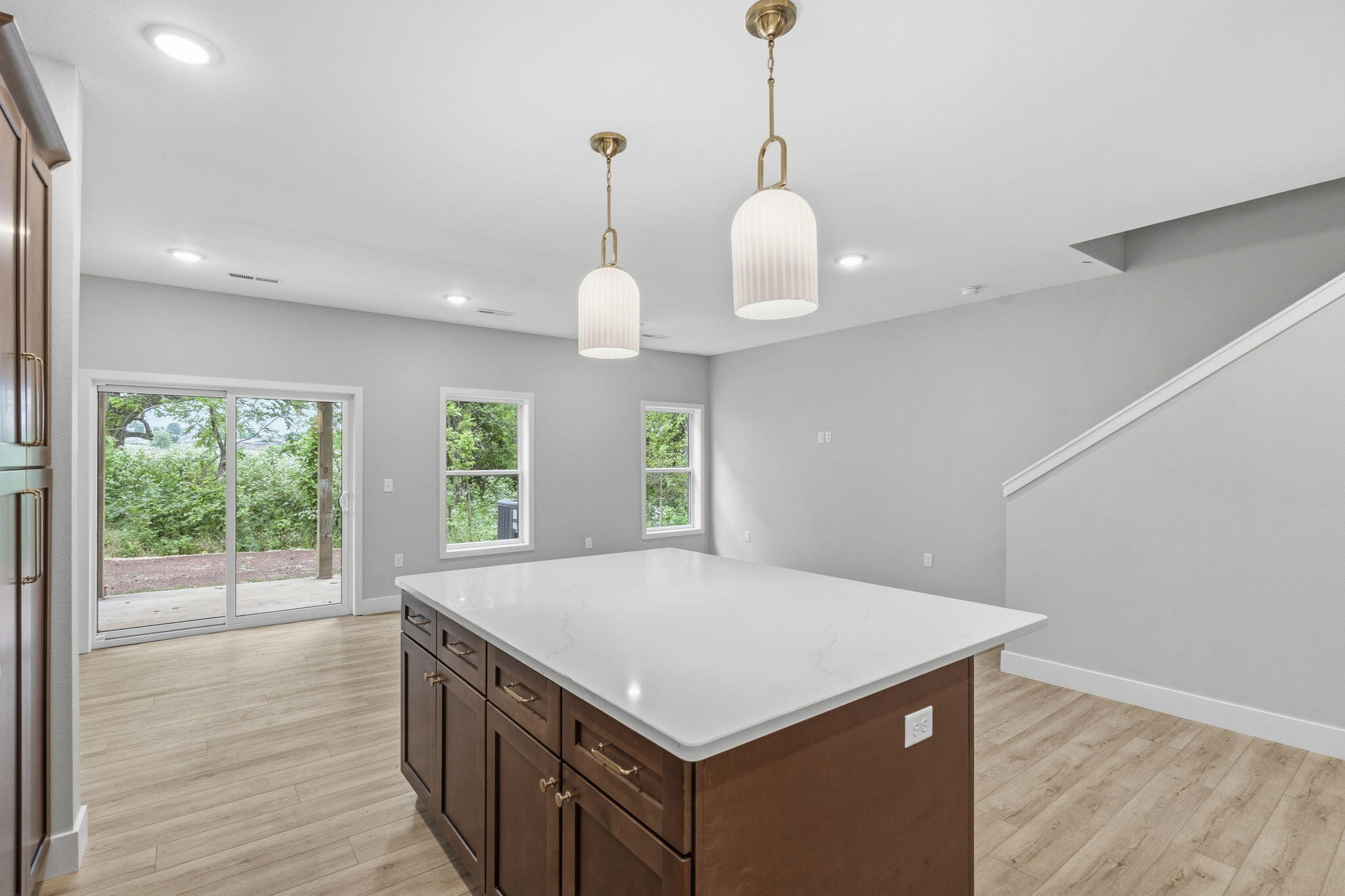 2175 West Parkview Avenue Property Photo 11