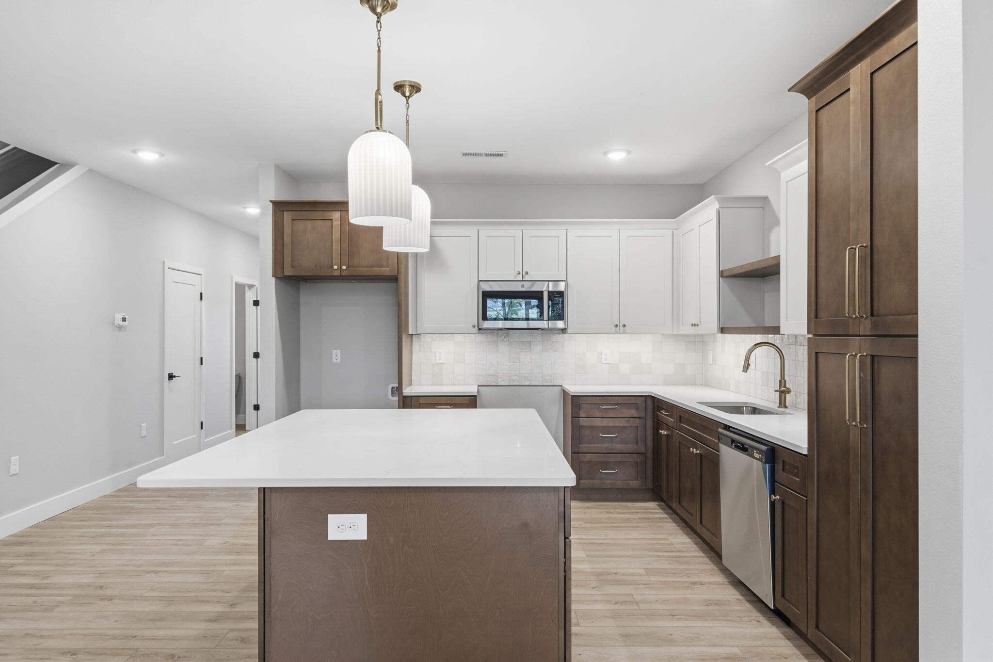 2175 West Parkview Avenue Property Photo 12