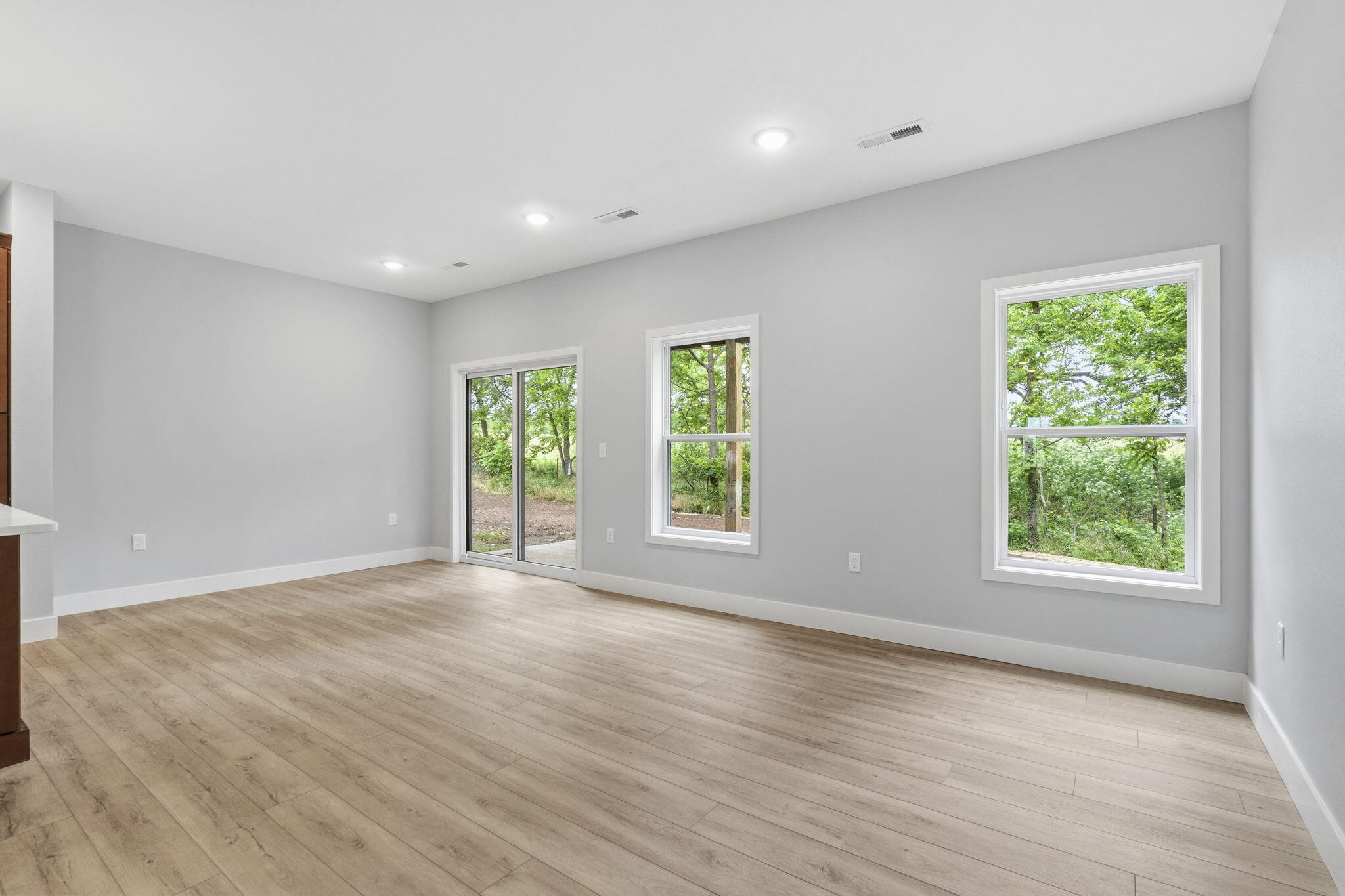 2175 West Parkview Avenue Property Photo 13