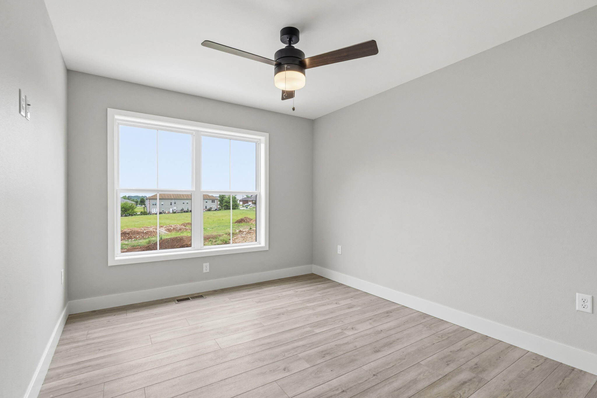 2175 West Parkview Avenue Property Photo 20