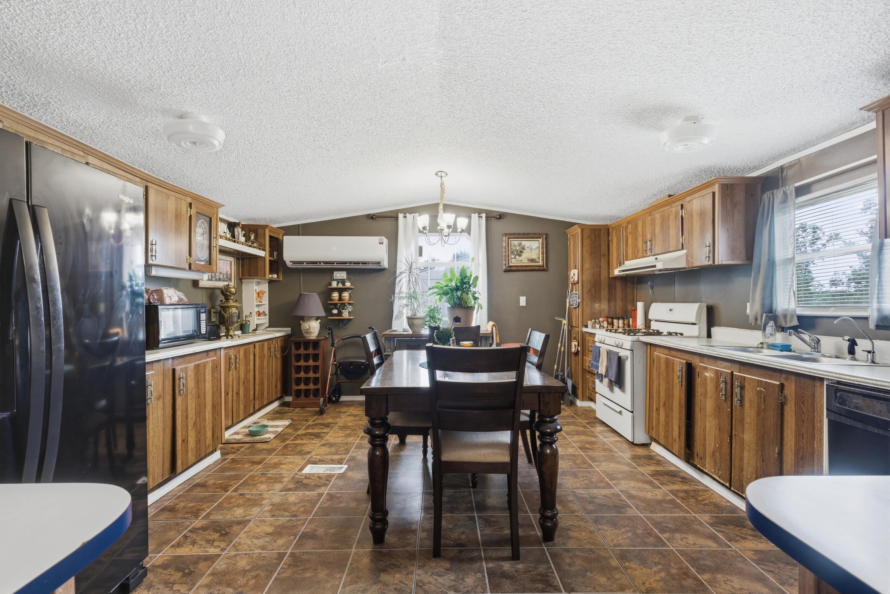 1919 Burnett Road Property Photo 10