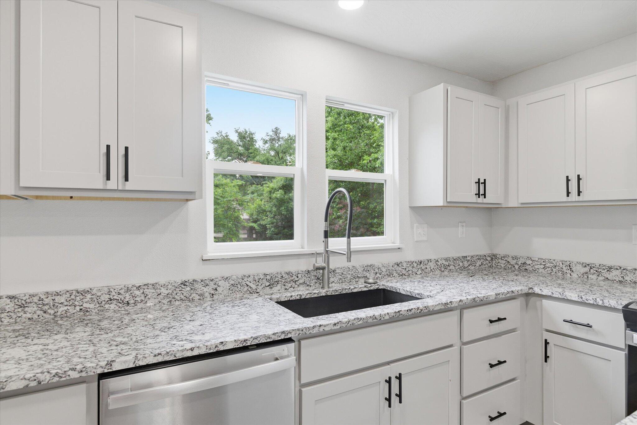 2661 East Division Street Property Photo 5